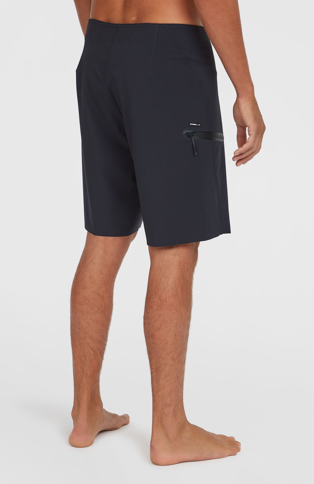 Hyperfreak Tech Solid 19'' Boardshorts für Herren, schwarz, Rückansicht am Model
