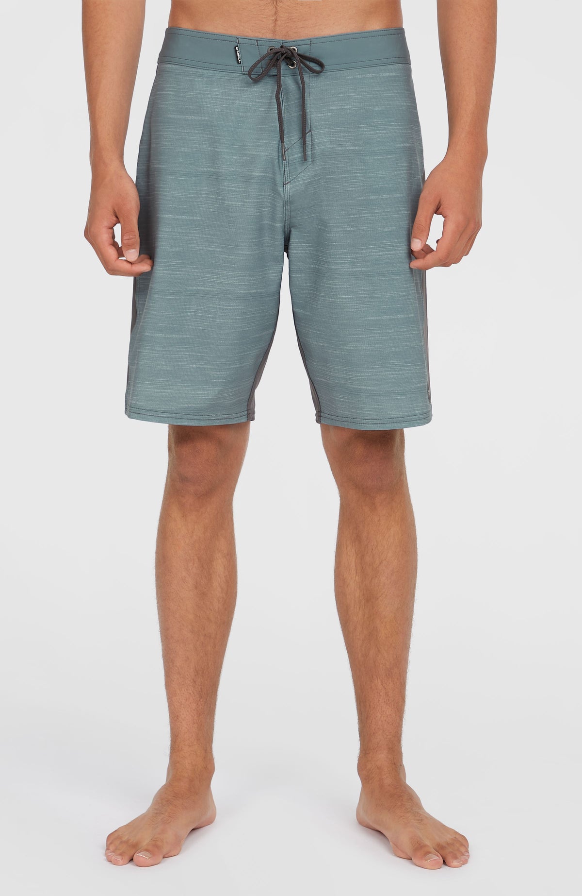 O'Neill Tech Enduro 20'' Boardshorts für Herren, blau, Vorderansicht am Model mit Kordelzug am Bund