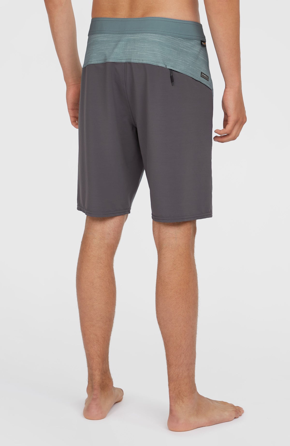 Tech Enduro 20'' Boardshorts für Herren, blau, Rückansicht am Model mit Reißverschlusstasche
