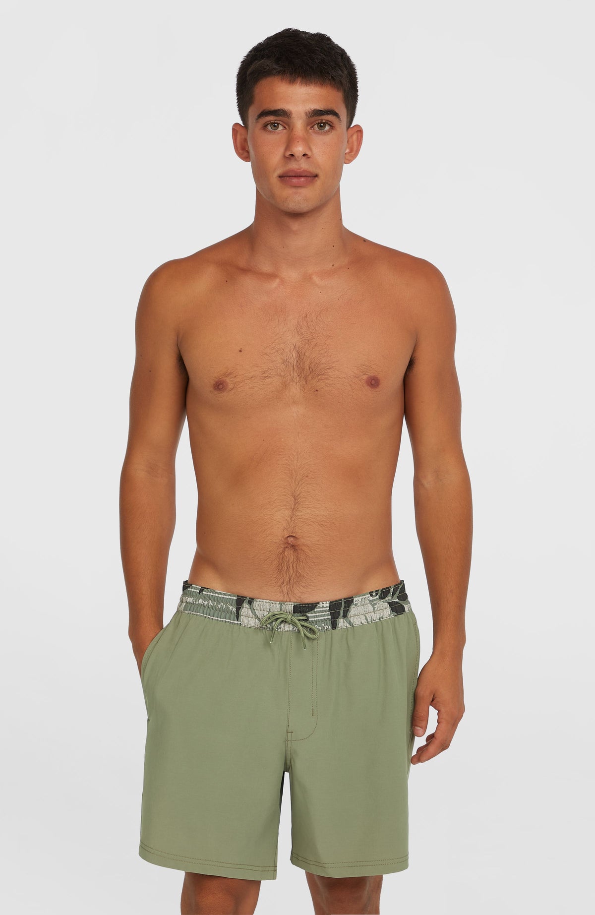 O'Neill Pocket Print 16'' Badehose für Herren, grün mit Blättermuster in Schwarz und Beige, Vorderansicht am Model