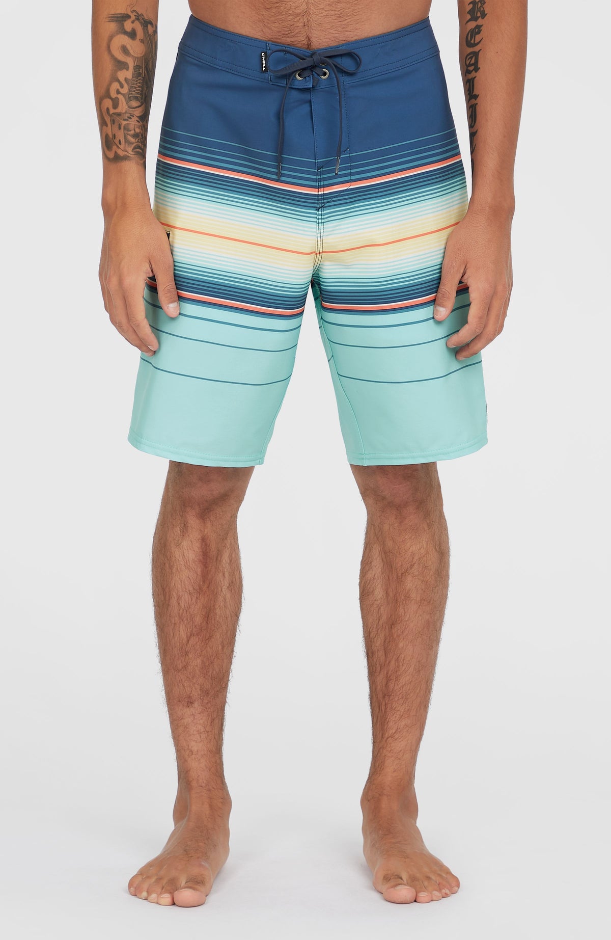 O'Neill Hyperfreak Heat Stripe 21'' Boardshorts für Herren, blau mit Streifenmuster in Türkis und Gelb, Vorderansicht