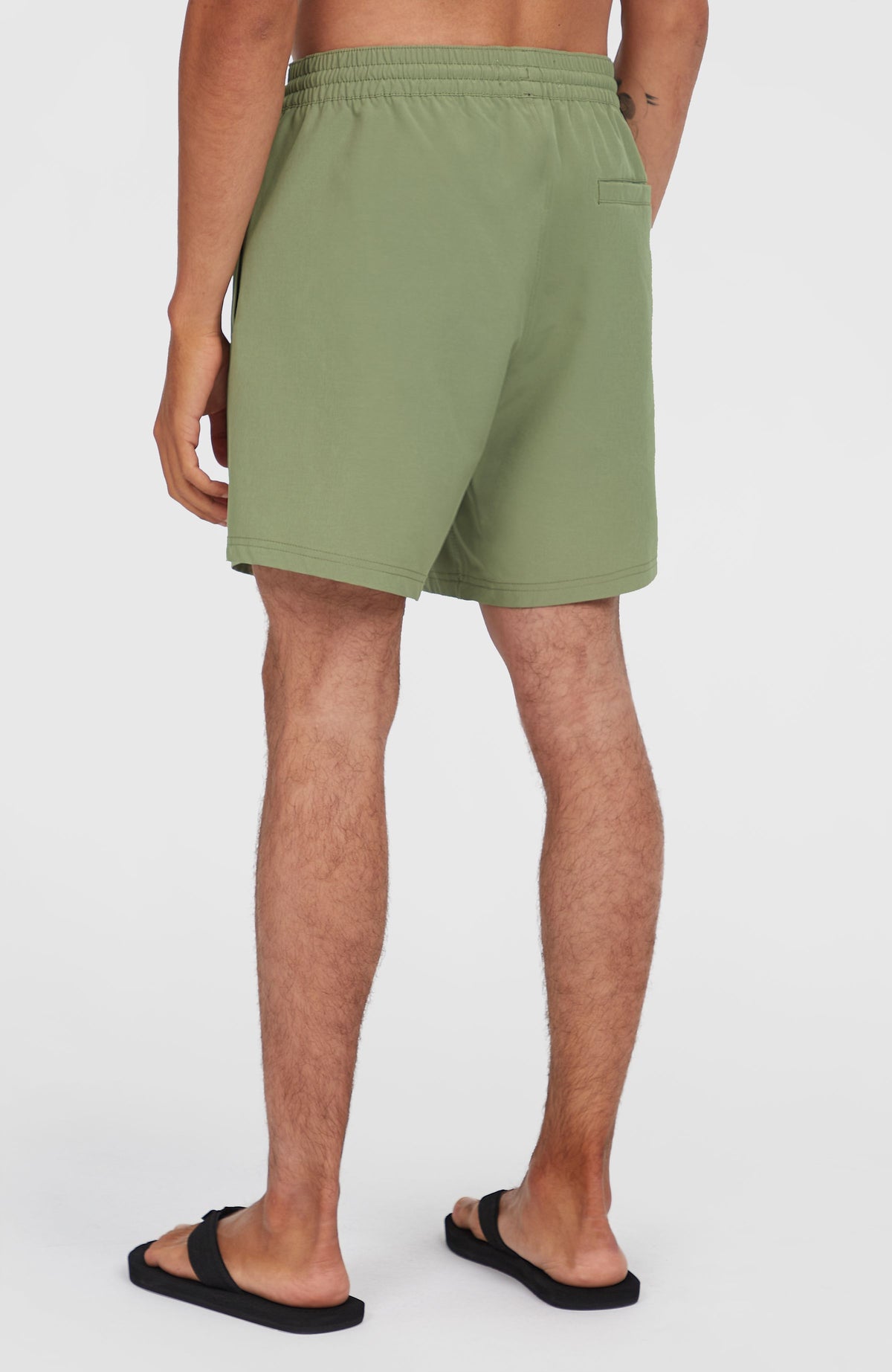 O'Riginals Cali Ocean 16'' Badehose für Herren, grün, Rückansicht am Model mit Gesäßtasche