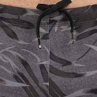 Essentials Floral Racer Badehose | Black Dipped Leaves