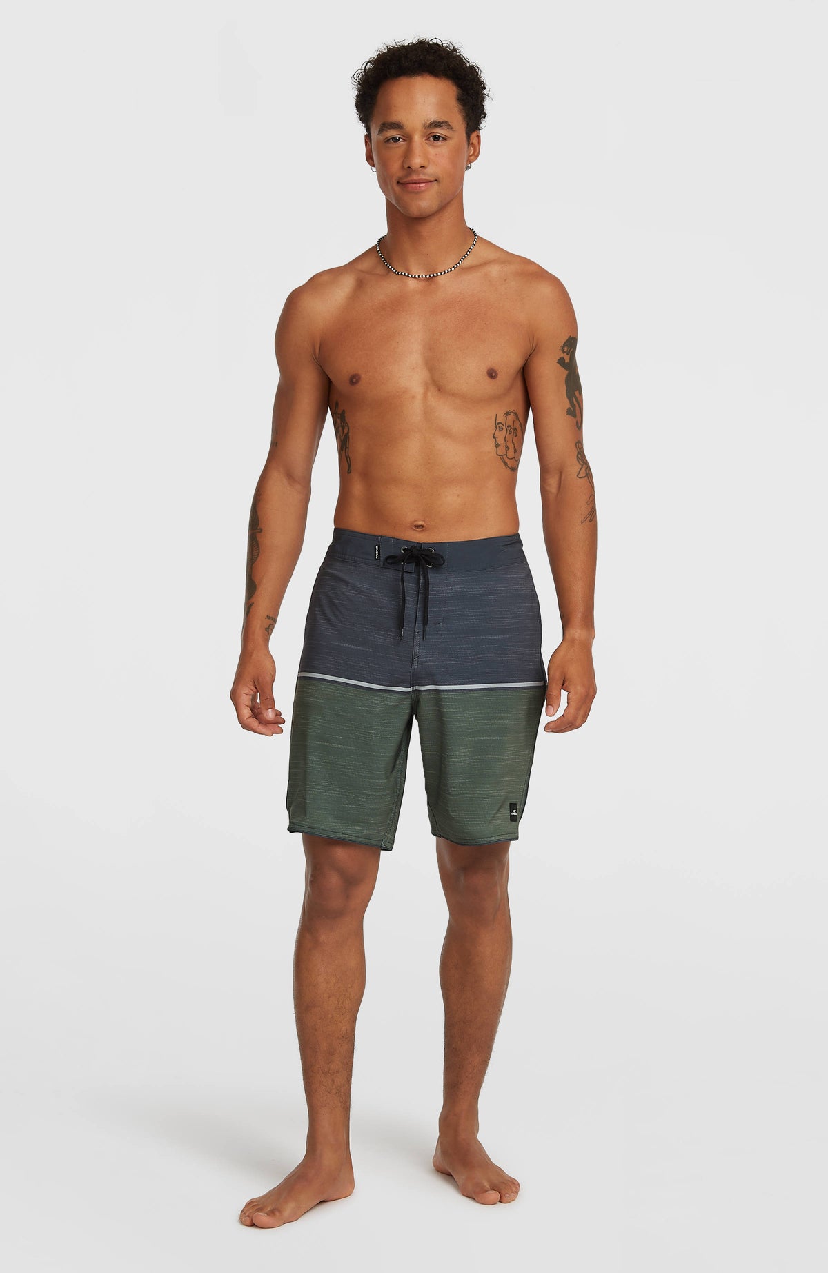 Hyperfreak Mysto Block 19'' Boardshorts für Herren, grün, Frontalansicht in Ganzkörperaufnahme am Model