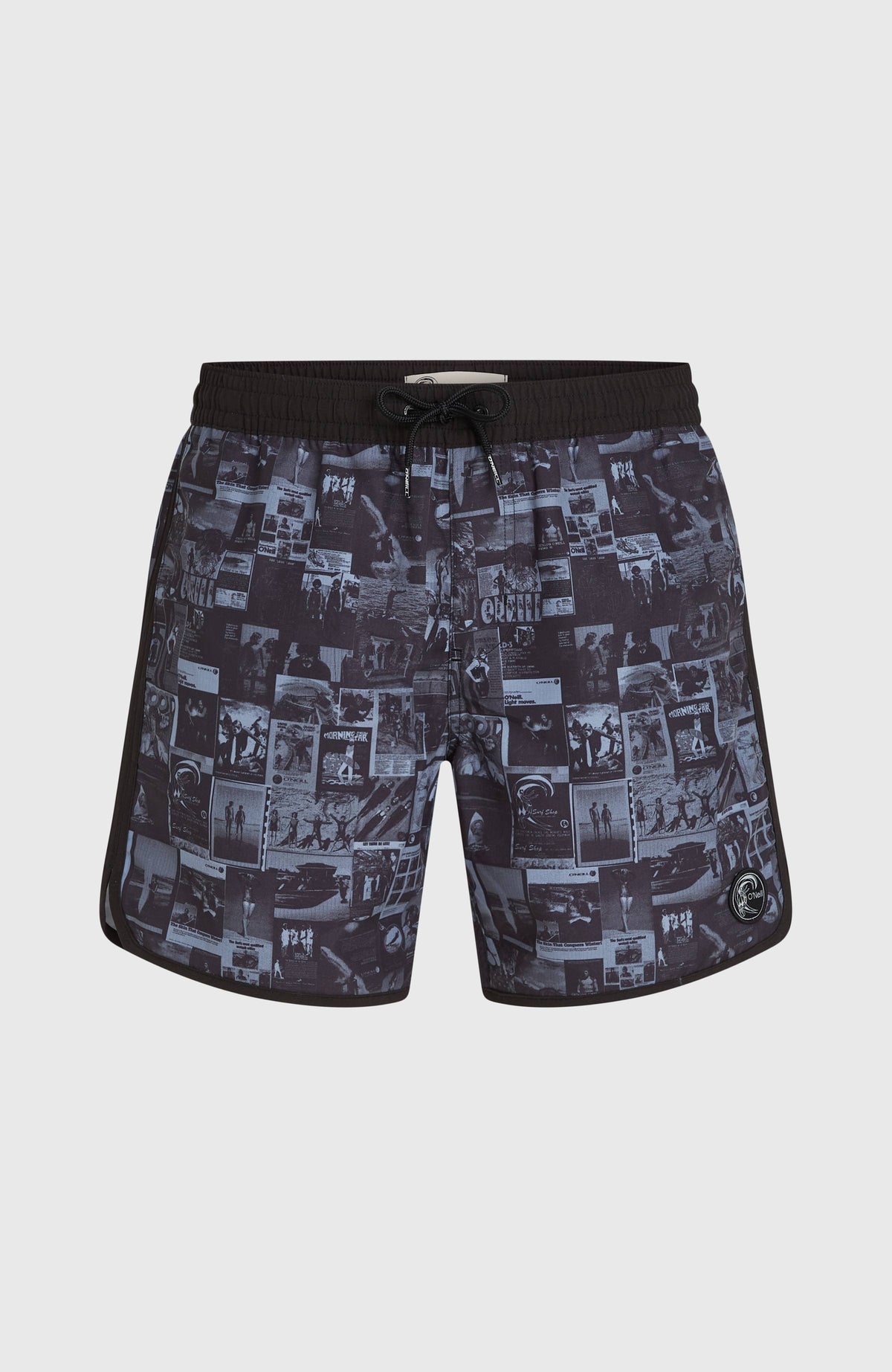 O'Riginals Scallop 16'' Badehose, schwarz mit Fotoprint in Grau, flach liegend von vorne mit Kordelzug am Bund