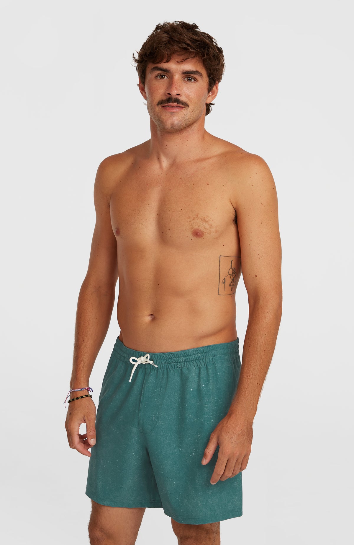 O'Neill O'Riginals Cali Ocean 16'' Badehose für Herren, grün mit Logo-Print in Dunkelgrün, Vorderansicht am Model