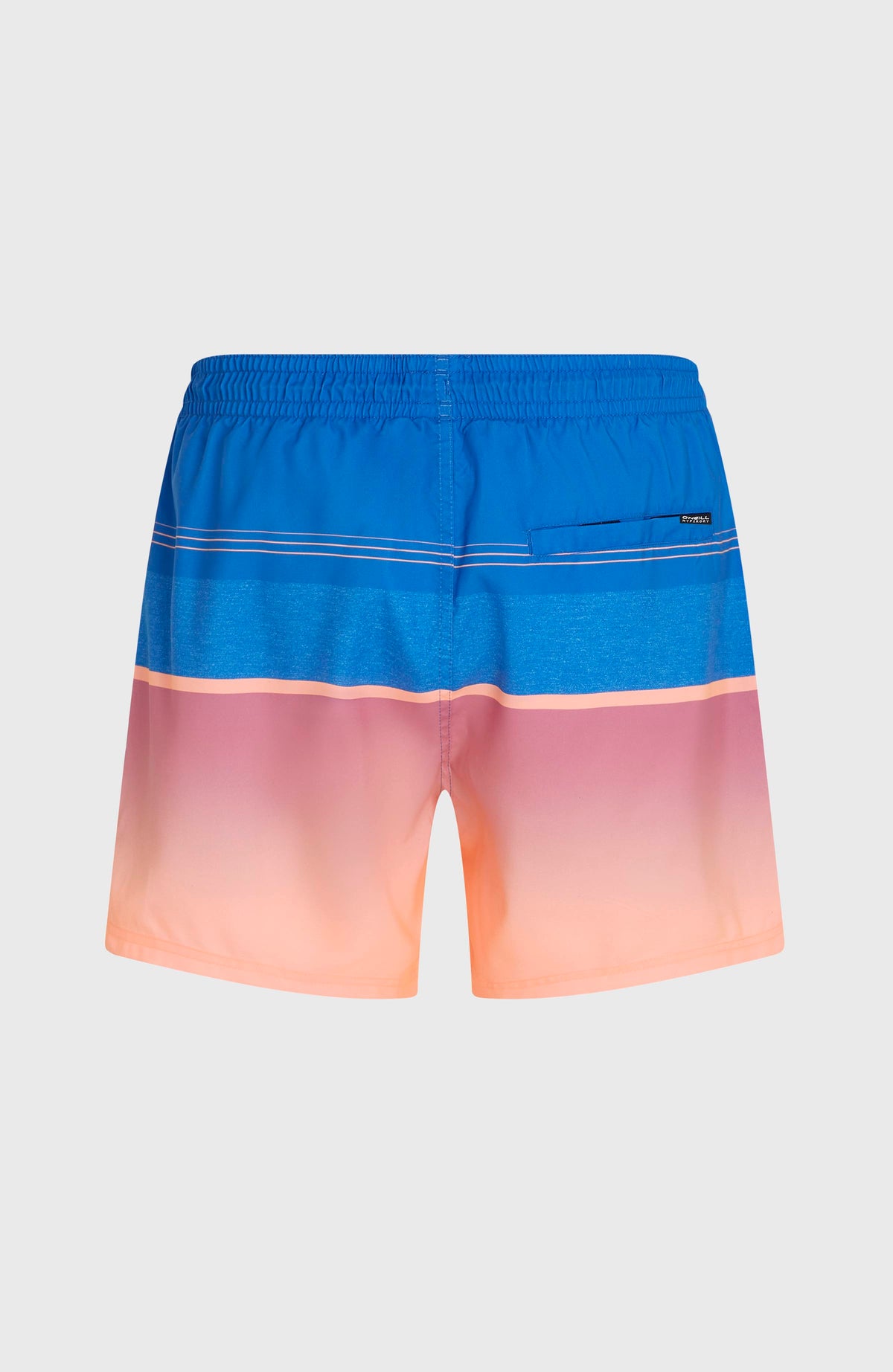 Gradient 15'' Badehose für Herren, blau mit Farbverlauf in Rosa und Orange, flach liegend von hinten mit Gesäßtasche