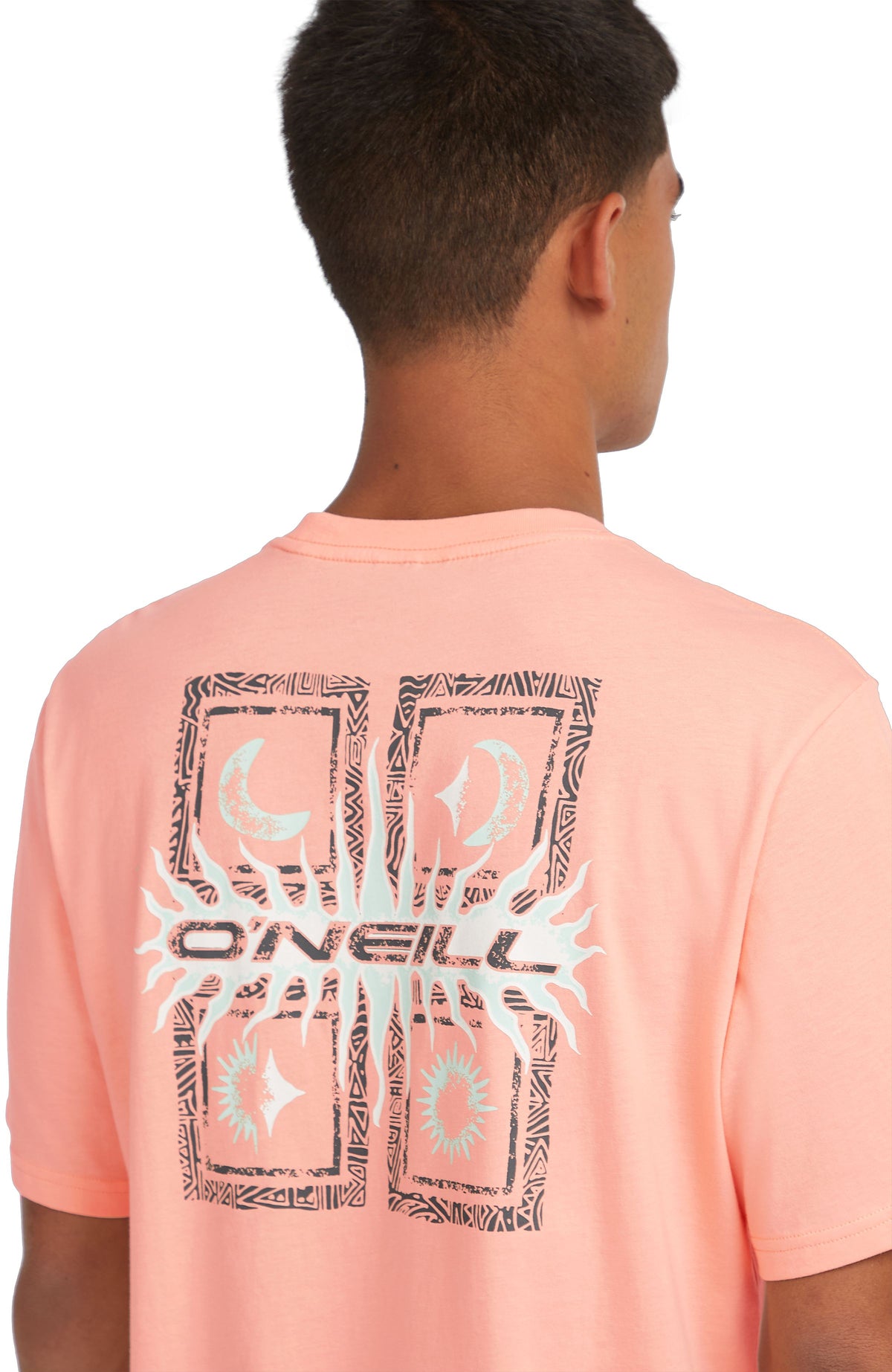 Retro Graphic T-Shirt für Herren, pink mit Grafik-Print in Schwarz und Türkis, Nahaufnahme der Rückseite am Model