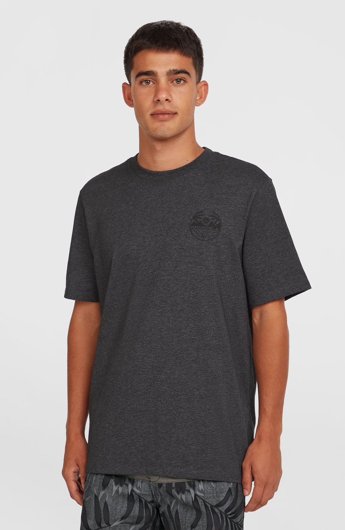 O'Neill Back Print T-Shirt für Herren, schwarz mit Grafikprint in Schwarz, Vorderansicht am Model