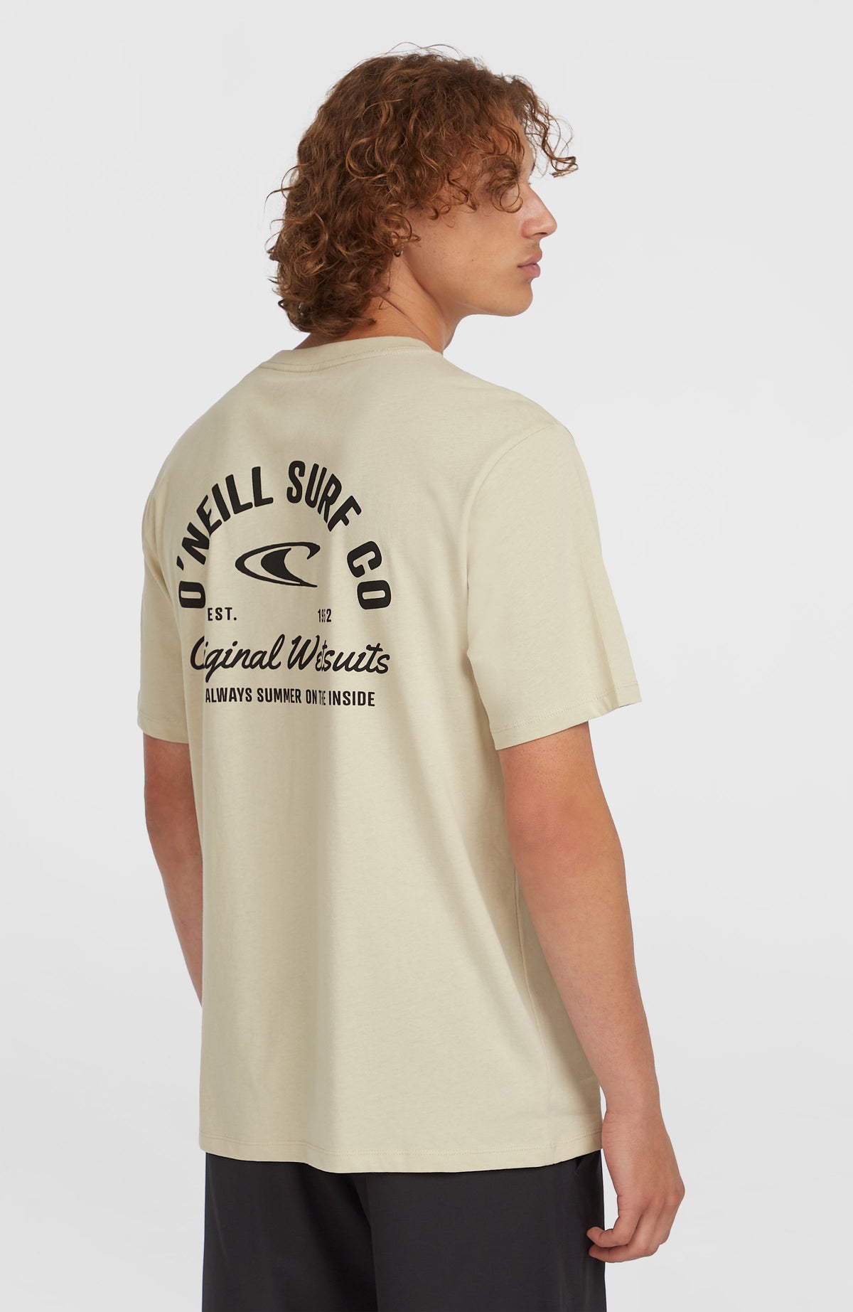 Surf Co T-Shirt für Herren, grün mit Logo-Print in Schwarz, Rückansicht am Model