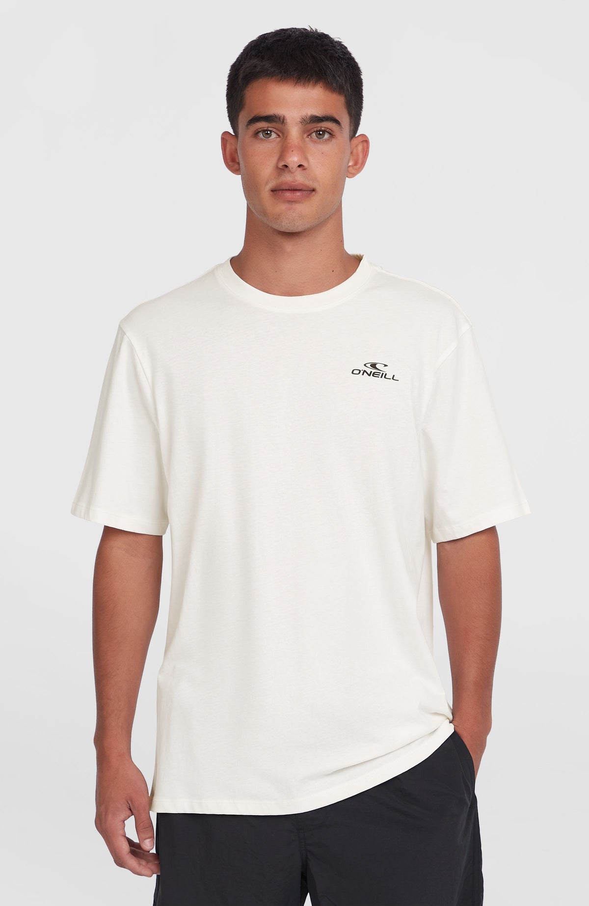 O'Neill Sun T-Shirt für Herren, weiß mit Logo-Print in Schwarz und Gelb, Vorderansicht am Model