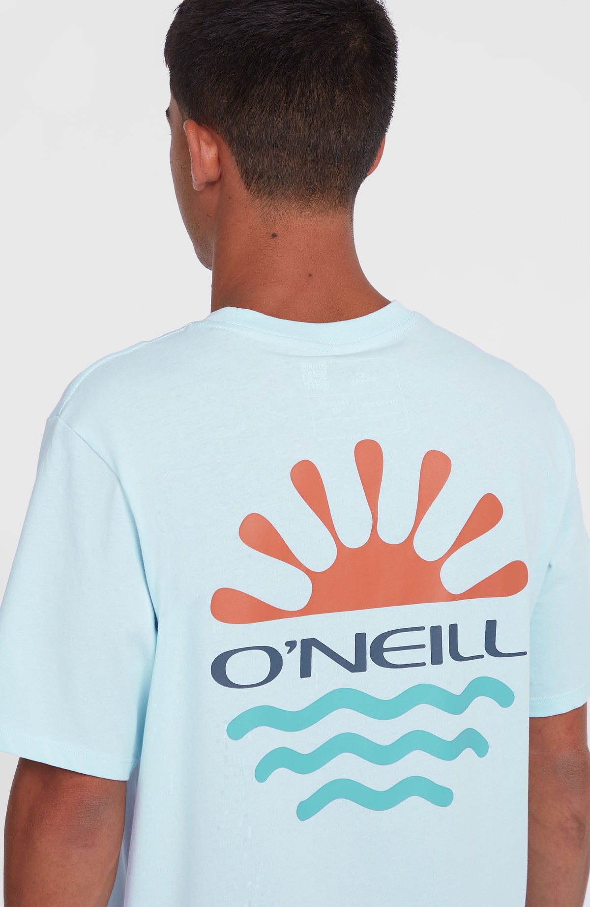 Sun T-Shirt für Herren, blau mit Logo-Print in Orange und Türkis, Nahaufnahme der Rückseite am Model