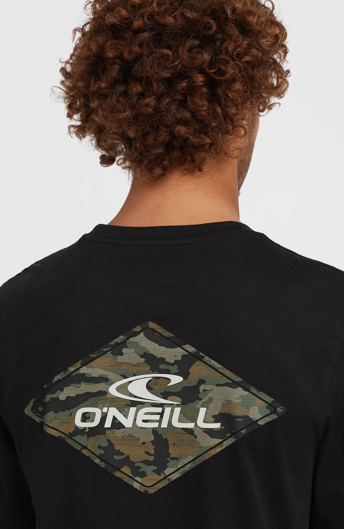 Sun T-Shirt für Herren, schwarz mit Logo-Print in Weiß und Grün, Nahaufnahme des Rückenprints am Model