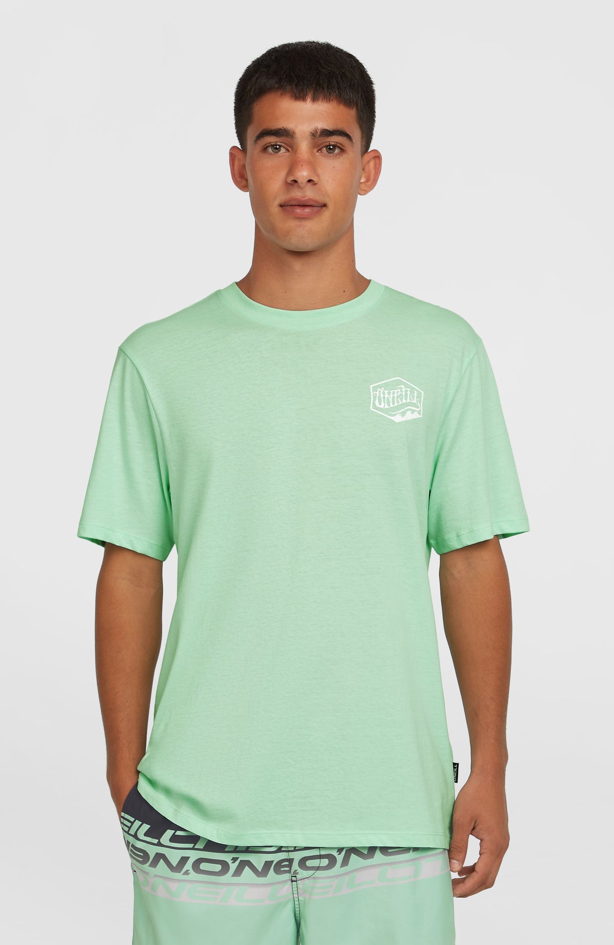 O'Neill Box Logo T-Shirt für Herren, grün mit Logo-Print in Weiß, Vorderansicht am Model