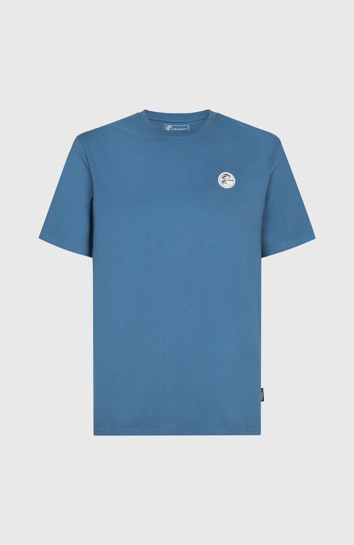 O'Riginals Badge T-Shirt für Herren, blau, flach liegend von vorne mit rundem Logo-Badge