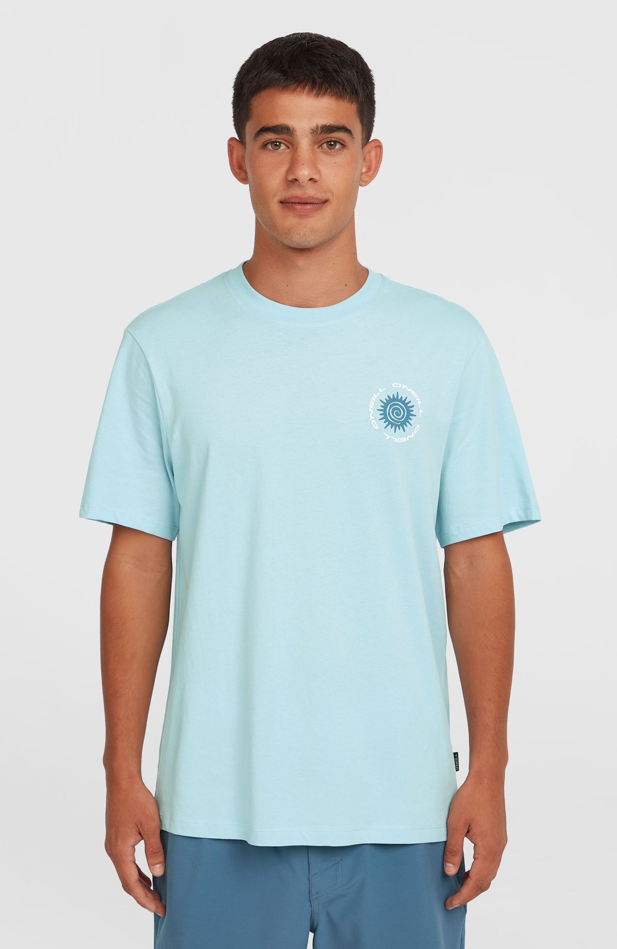 O'Neill Chest Print T-Shirt für Herren in Blau mit Logo-Print in Weiß und Dunkelblau, Vorderansicht am Model