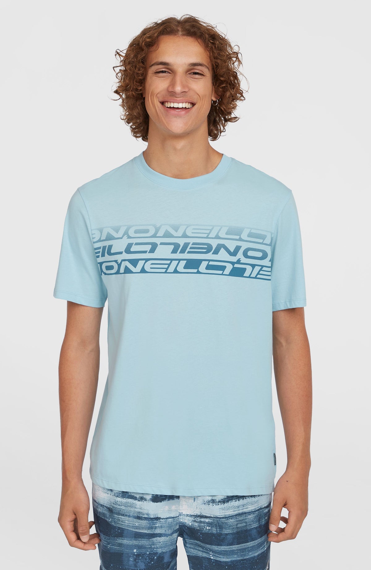 O'Neill Stripe T-Shirt für Herren, blau mit Logo-Print in Dunkelblau, Vorderansicht am Model