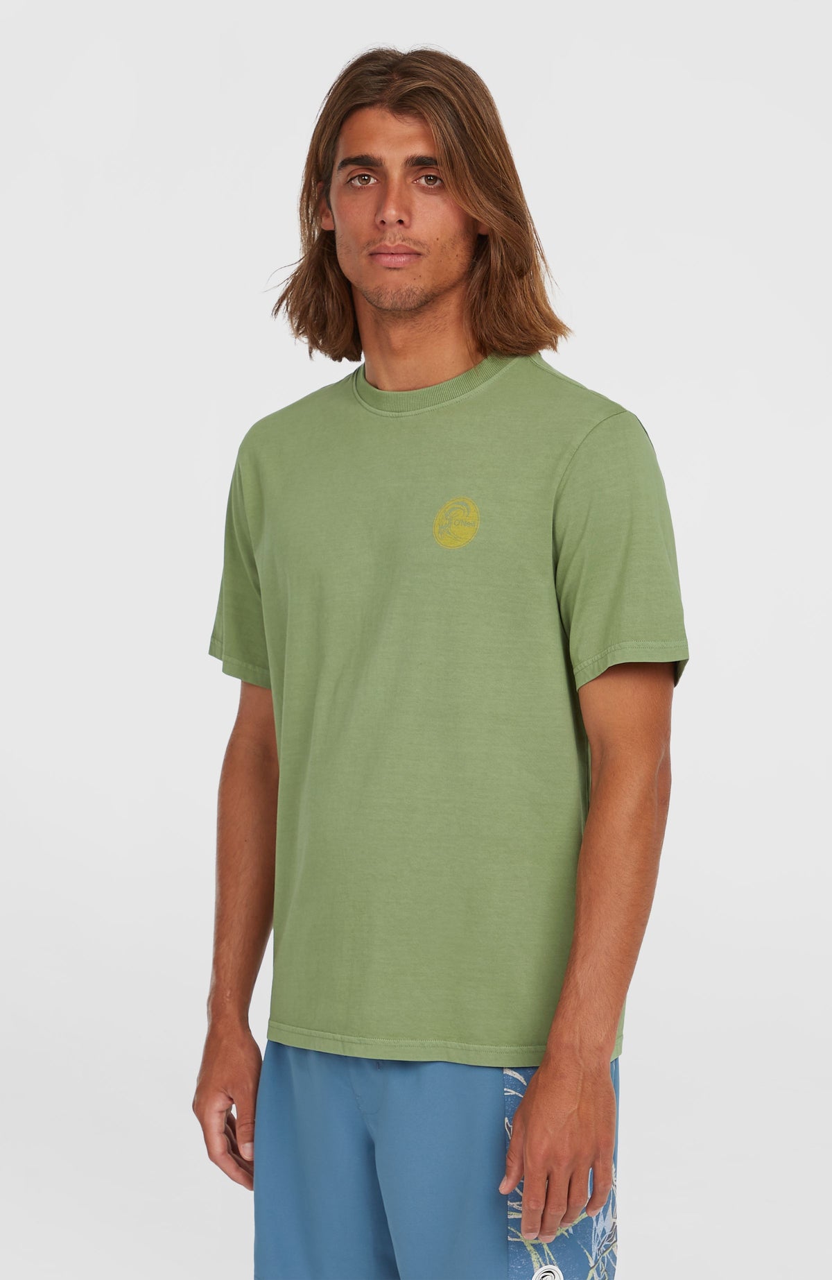O'Neill O'Riginals Morning Star T-Shirt für Herren, grün mit Grafik-Print in Gelb, Vorderansicht am Model