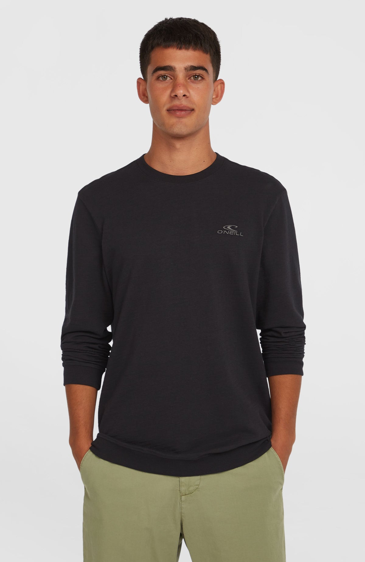 O'Neill Slub Langarmshirt für Herren, schwarz, Vorderansicht, getragen am Model mit kleinem Frontlogo
