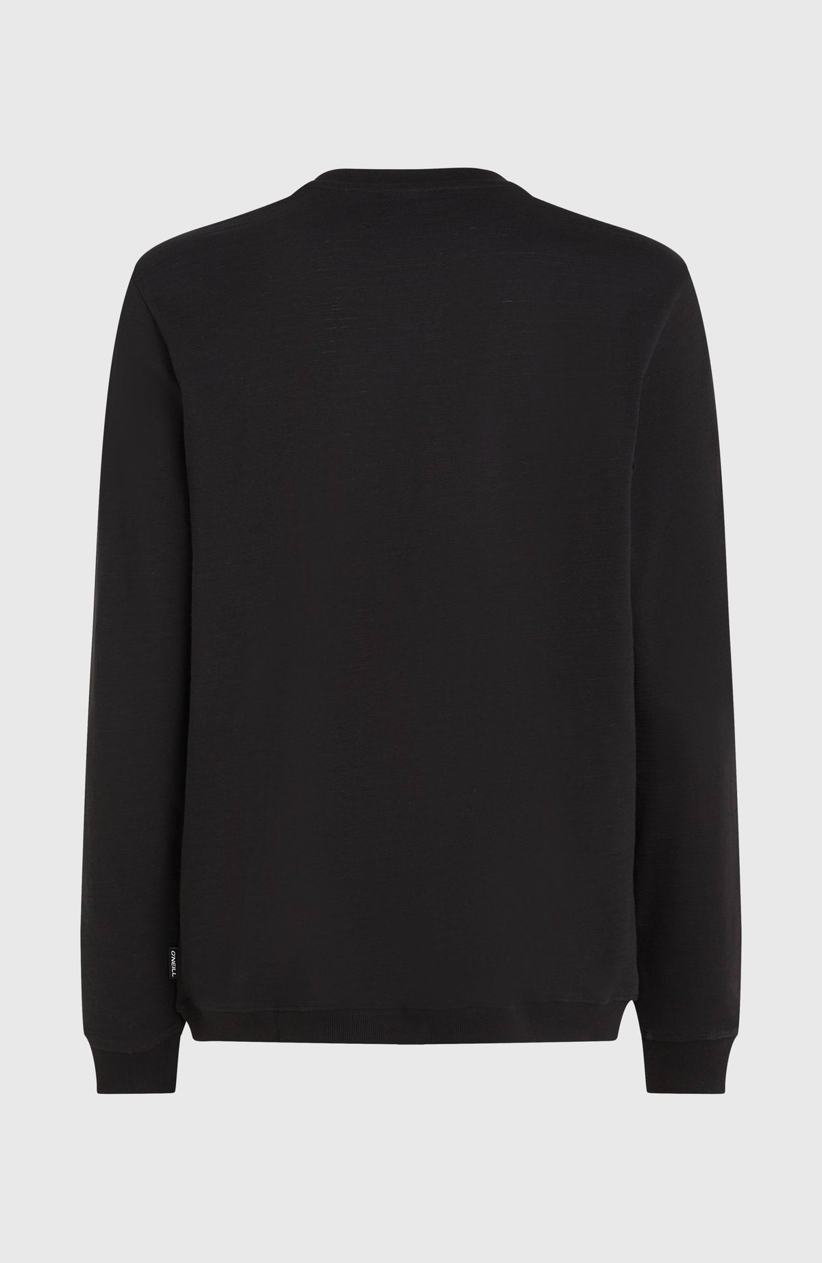 Slub Langarmshirt für Herren, schwarz, freigestellt von hinten, mit kleinem Logo-Etikett am unteren Saum