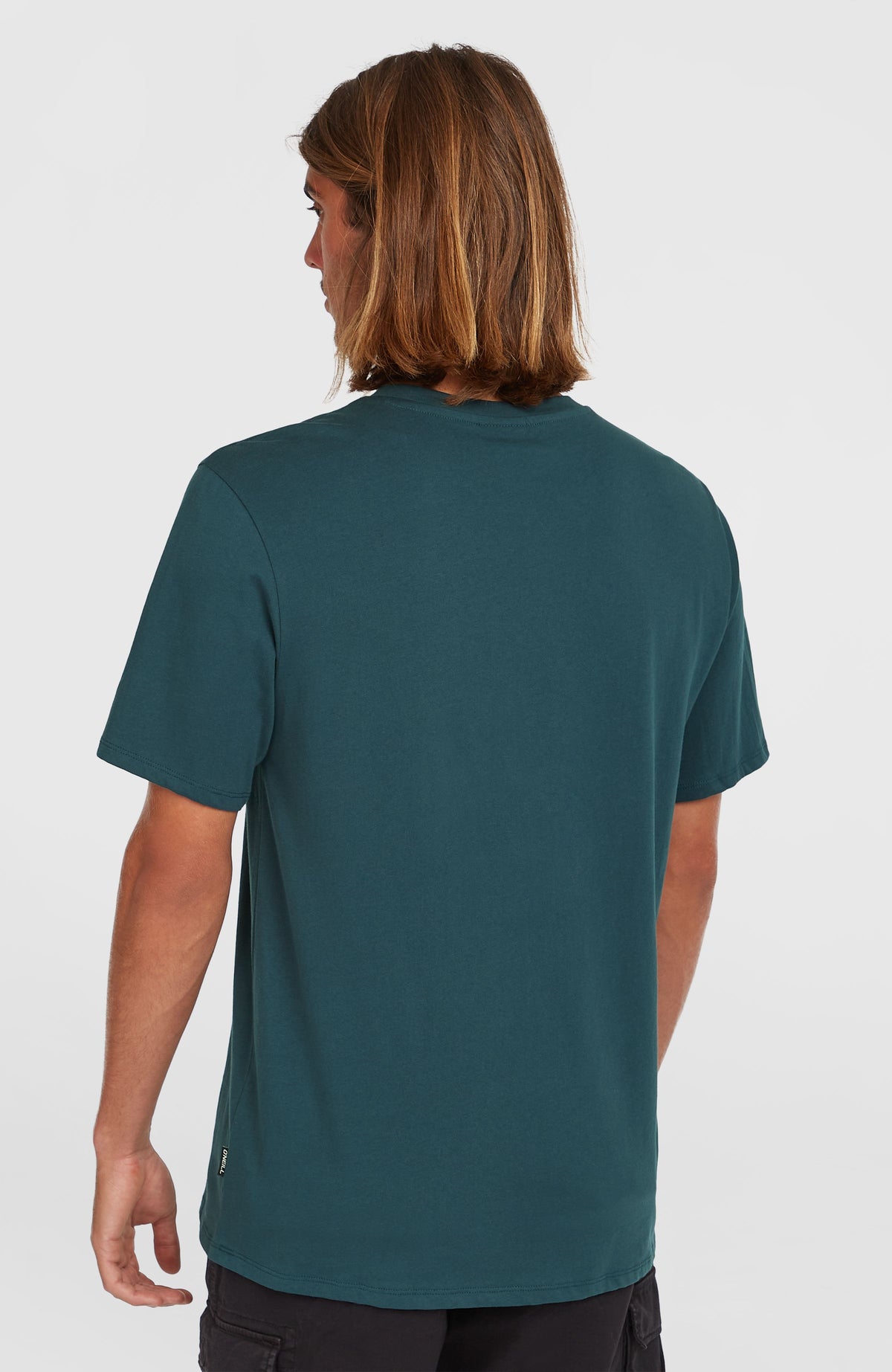 Original Cali Logo T-Shirt für Herren, blau, Rückansicht am Model mit dezentem Label am Saum