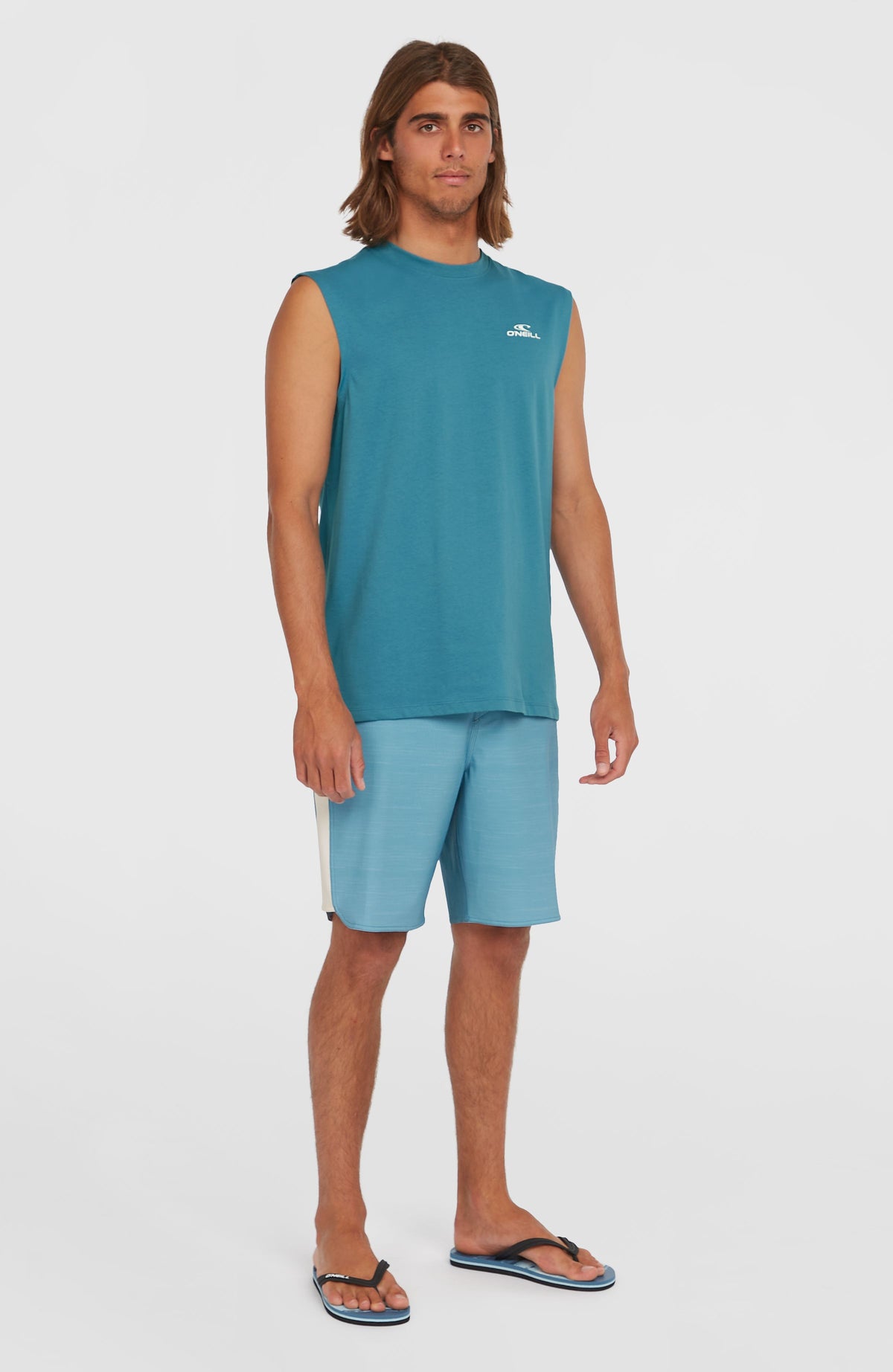 O'Neill Graphic Tanktop für Herren, blau mit Grafik-Print in Orange und Weiß, getragen am Model, Vorderansicht