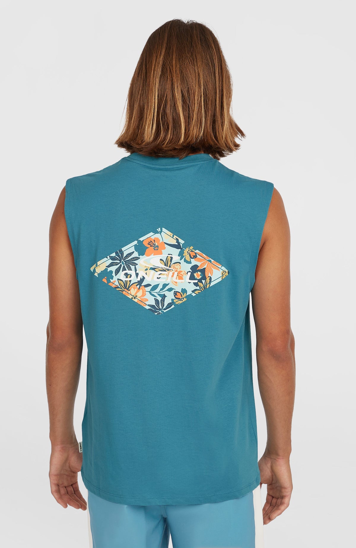 Graphic Tanktop für Herren, blau mit Grafik-Print in Orange und Weiß, Rückansicht am Model