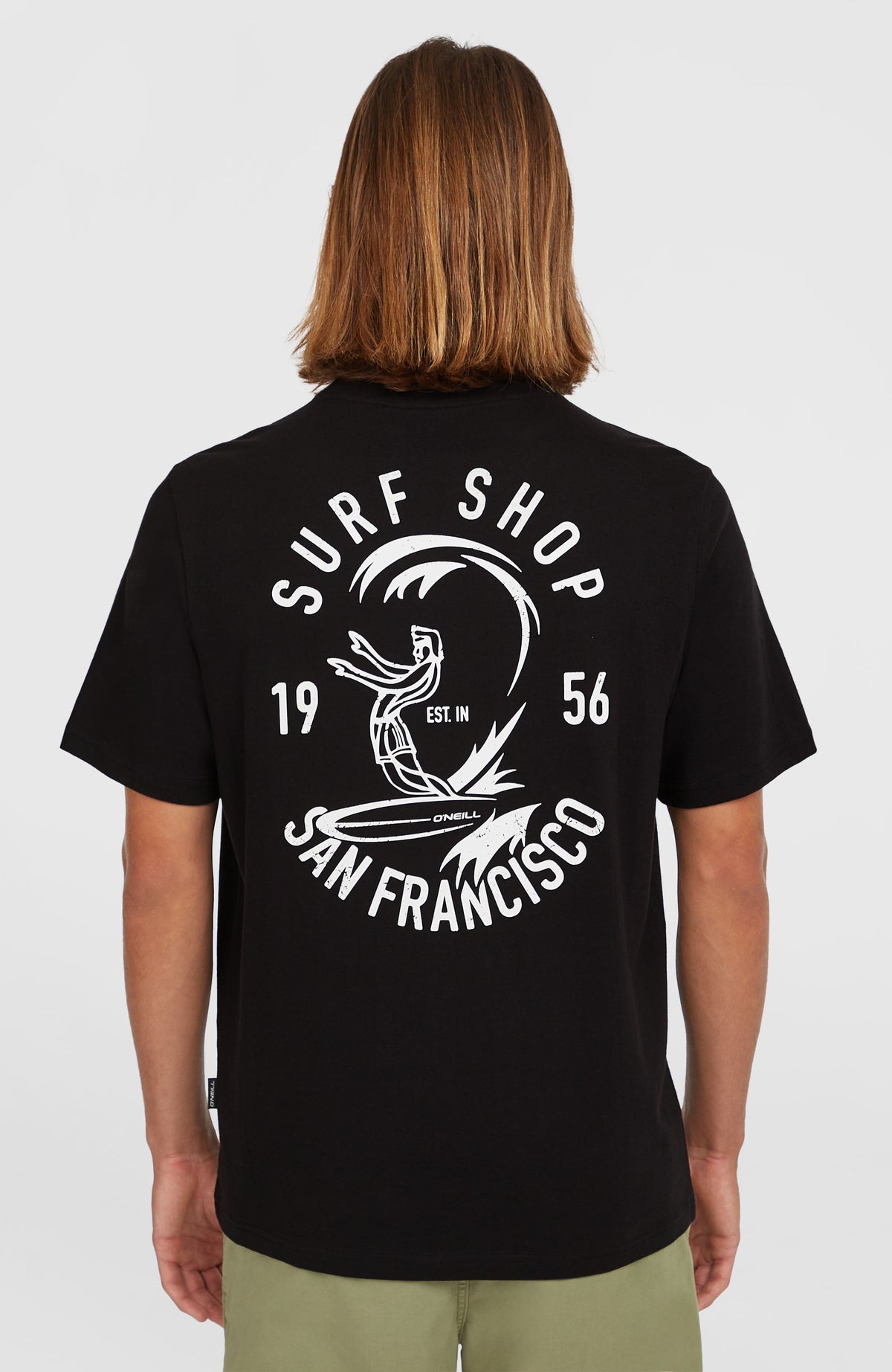 O'Riginals Surf Shop T-Shirt für Herren, schwarz mit Grafik-Print in Weiß, getragen am Model, Rückansicht