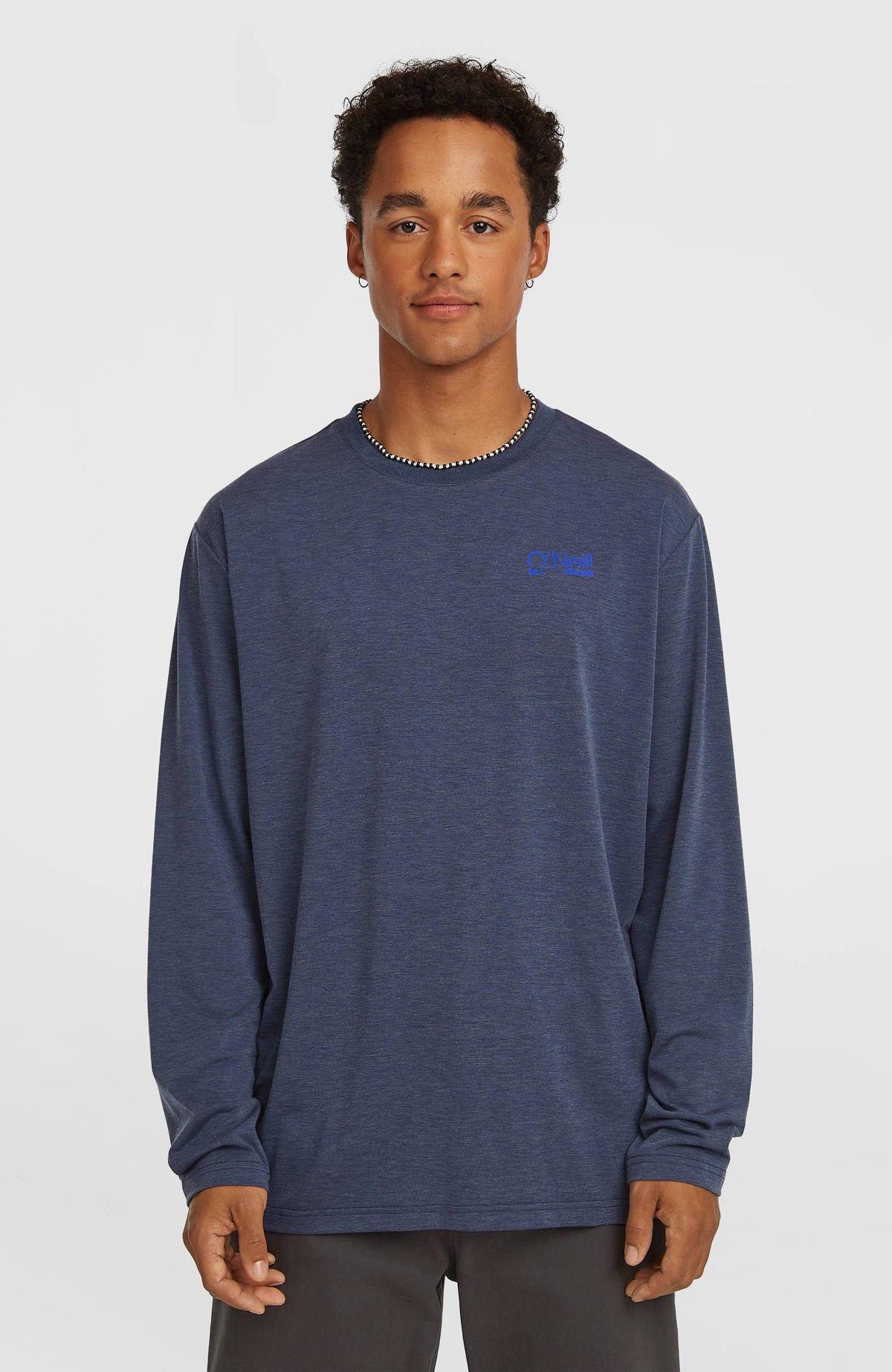 O'Neill Hybrid Polygiene Langarmshirt für Herren, blau mit Logo-Print in Blau und Hellblau, Vorderansicht am Model