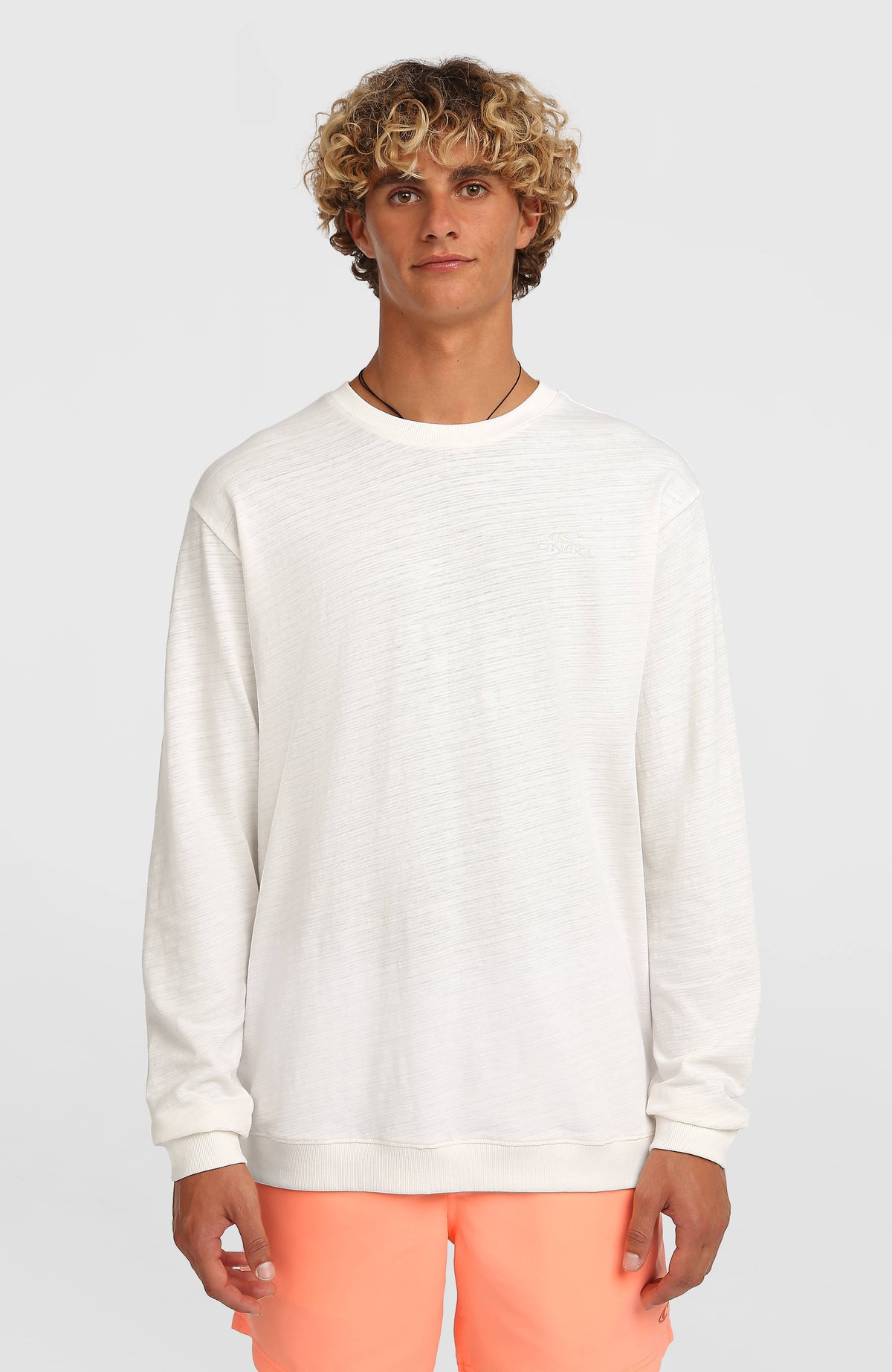 O'Neill Slub Langarmshirt für Herren, weiß, Vorderansicht, getragen am Model