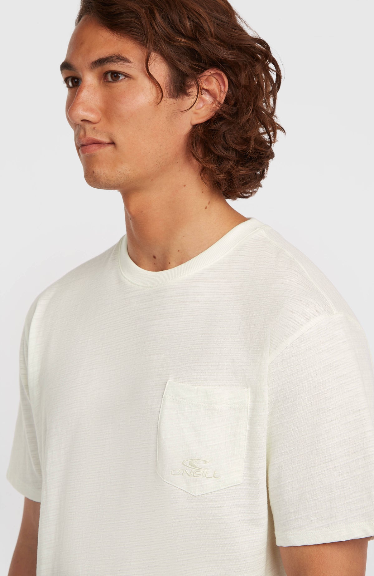 Slub Chest Pocket T-Shirt für Herren, weiß, Nahaufnahme der Brusttasche am Model