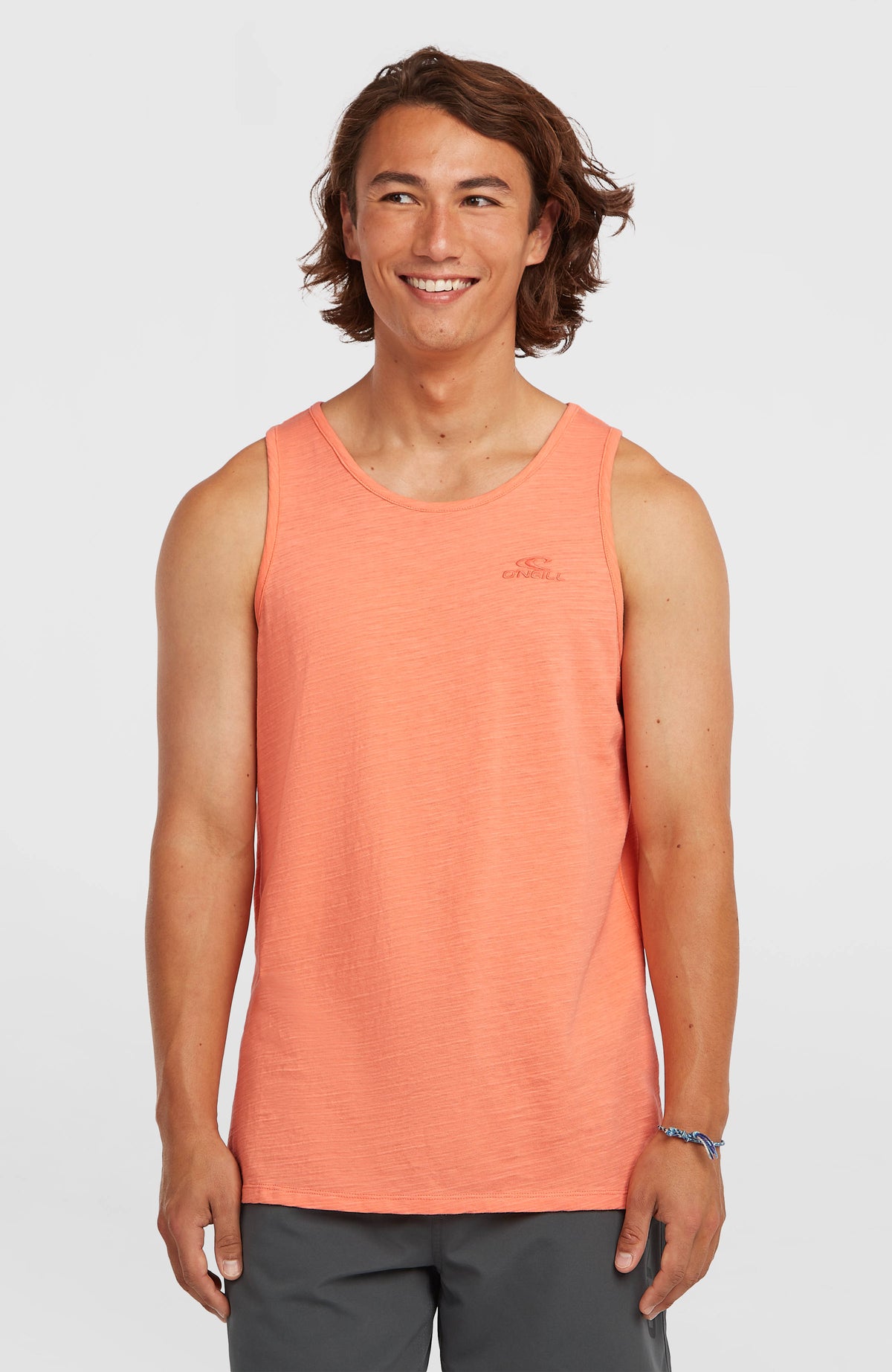 O'Neill Slub Tanktop für Herren, orange, Vorderansicht, getragen am Model