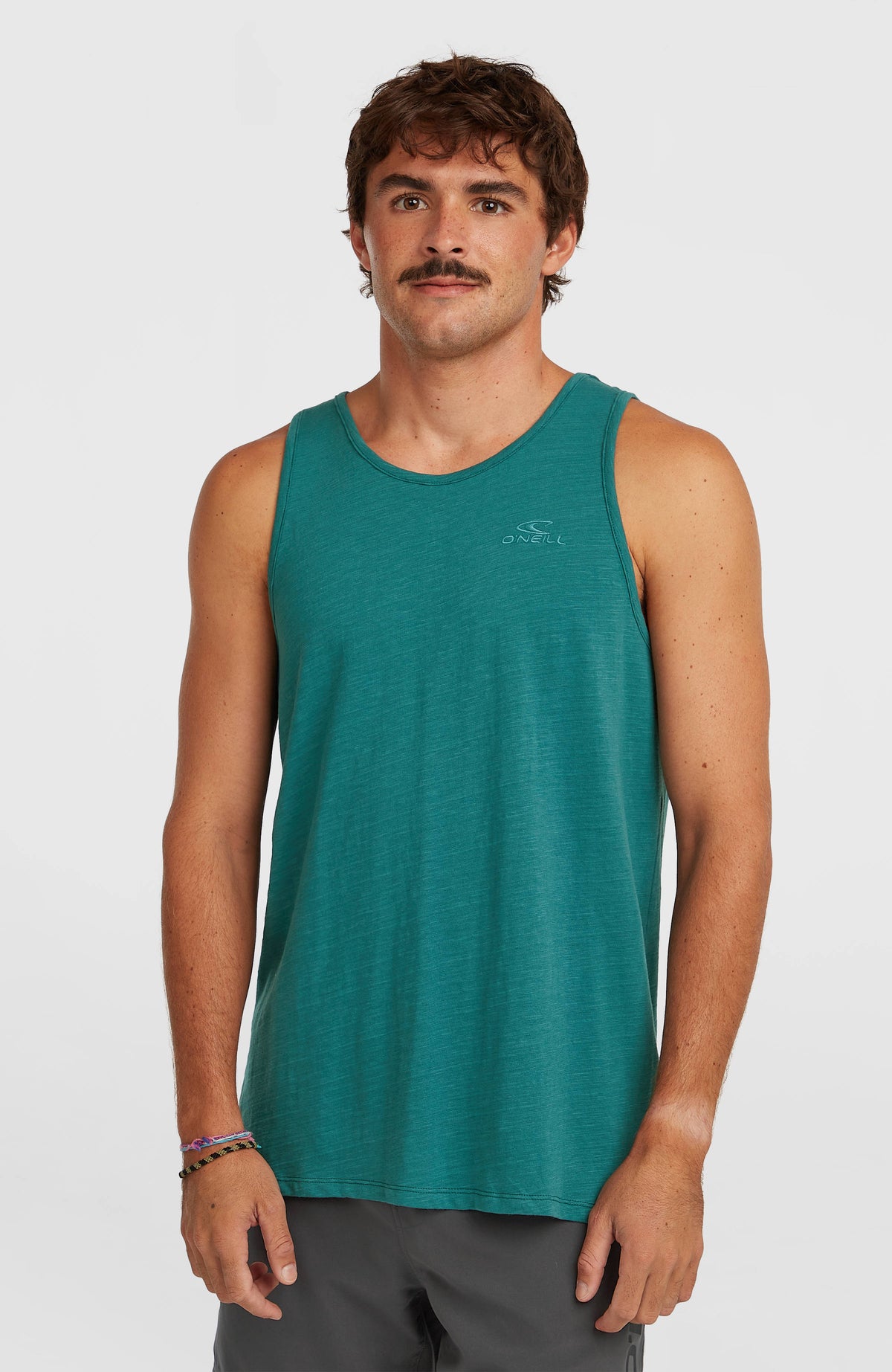 O'Neill Slub Tanktop für Herren, grün, Vorderansicht, getragen am Model