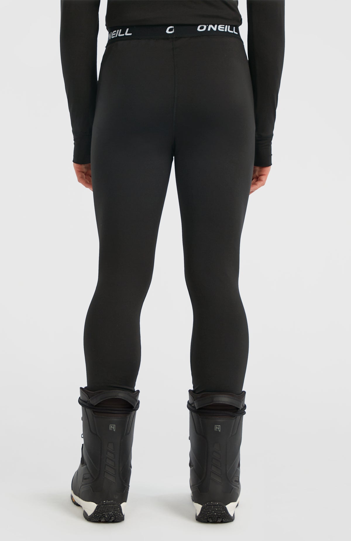 Thermounterhose für Herren, schwarz, Rückansicht am Model mit elastischem Bund