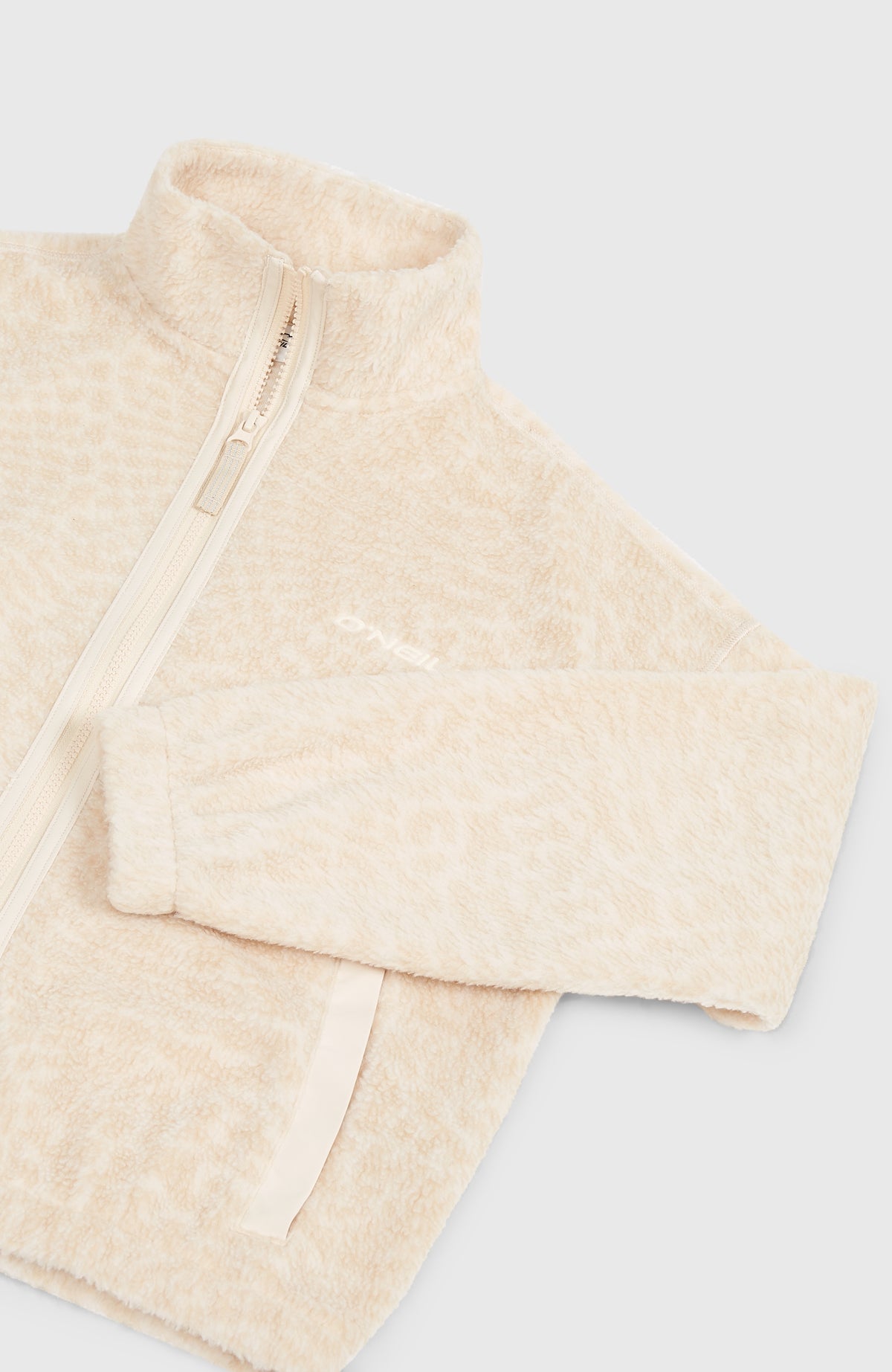 Flauschige Fleecejacke für Mädchen, beige, Nahaufnahme von Ärmelbündchen und Kragen, flach liegend