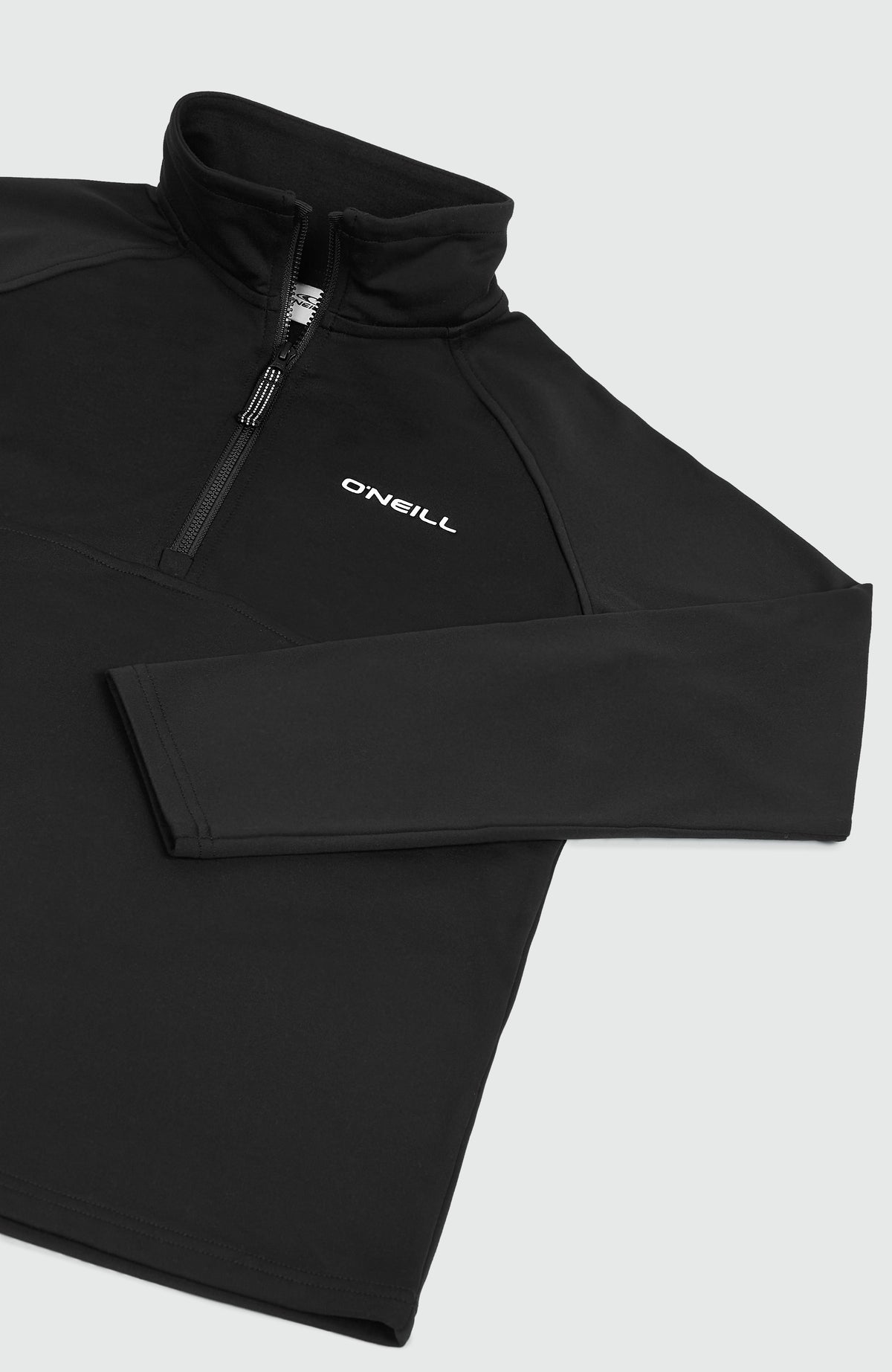 FWC'Cruz Fleecepullover für Mädchen, schwarz, Detailansicht von Stehkragen, Reißverschluss und Logo-Print