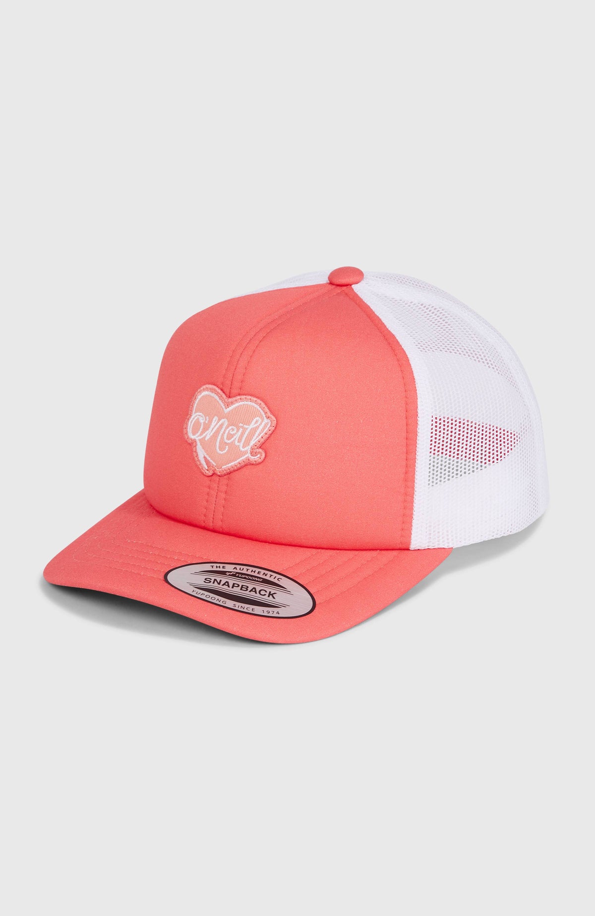 O'Neill Flood Trucker Cap für Mädchen, pink, freigestellt von schräg vorne mit weißem Mesh-Einsatz