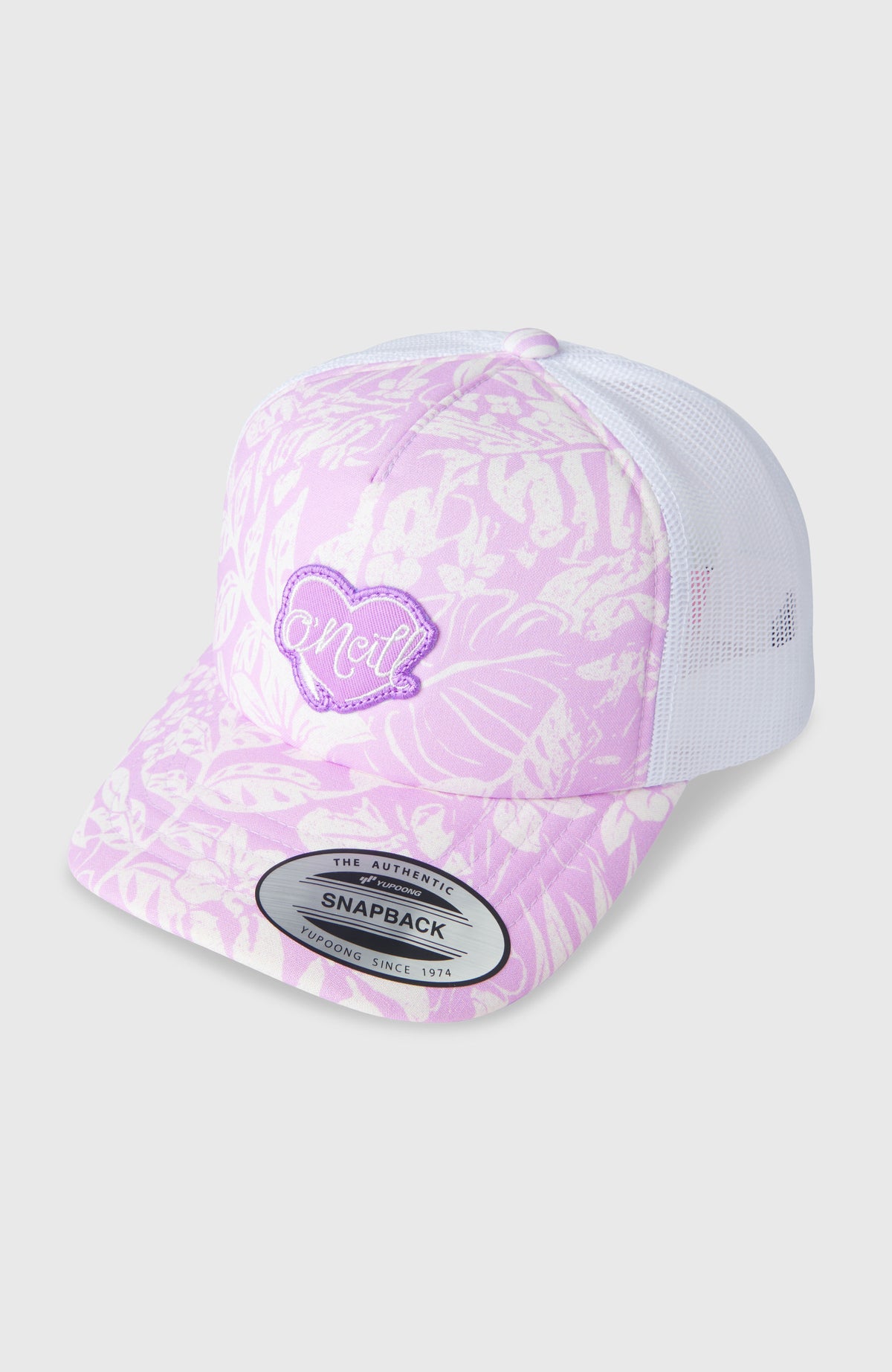 O'Neill Summer Camp Trucker Cap für Mädchen, lila mit Pflanzenmuster in Weiß, freigestellt von schräg vorne