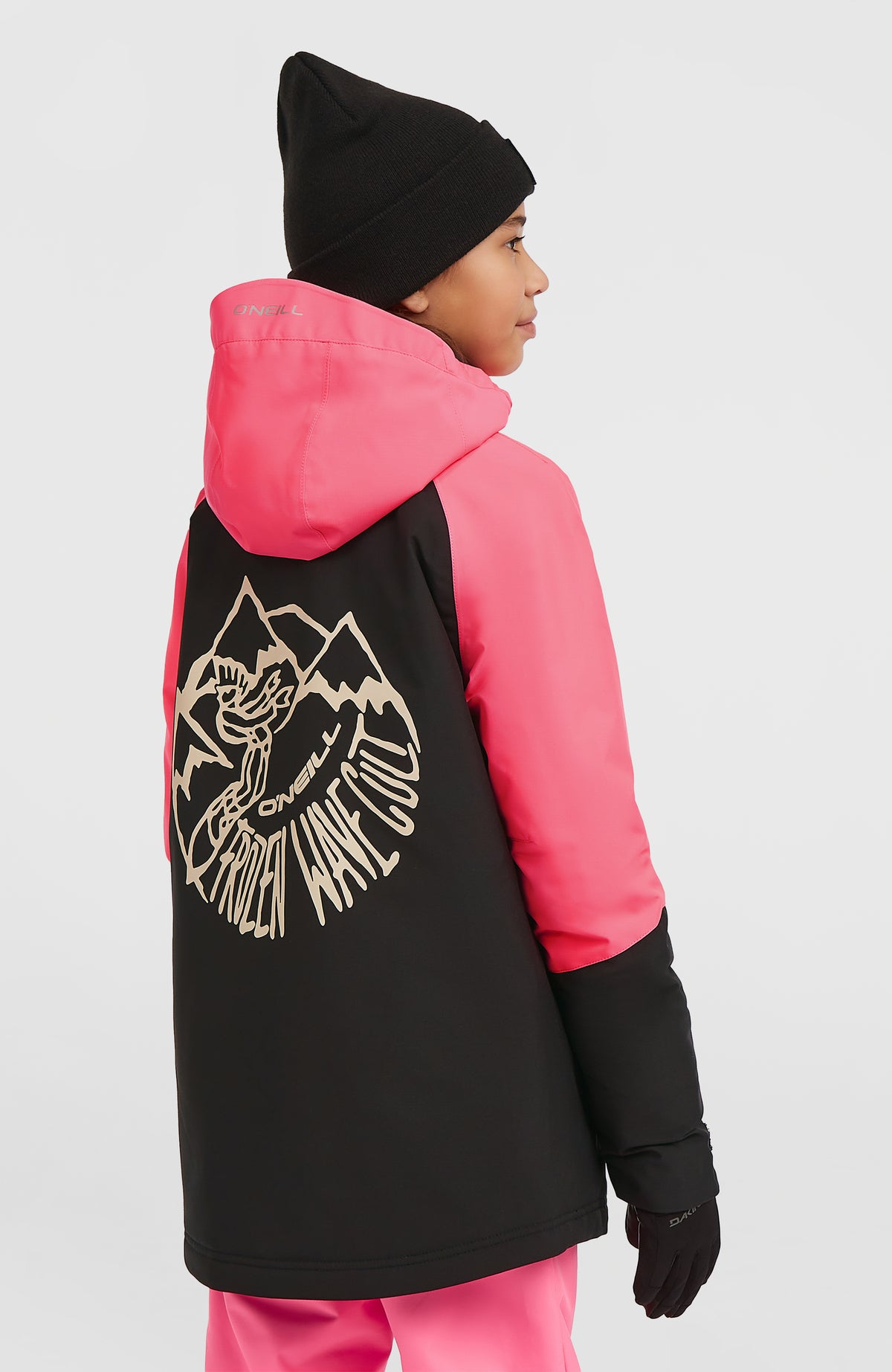 FWC'Play Ski- und Snowboardjacke für Mädchen, schwarz, Rückansicht am Model mit großem Rücken-Print