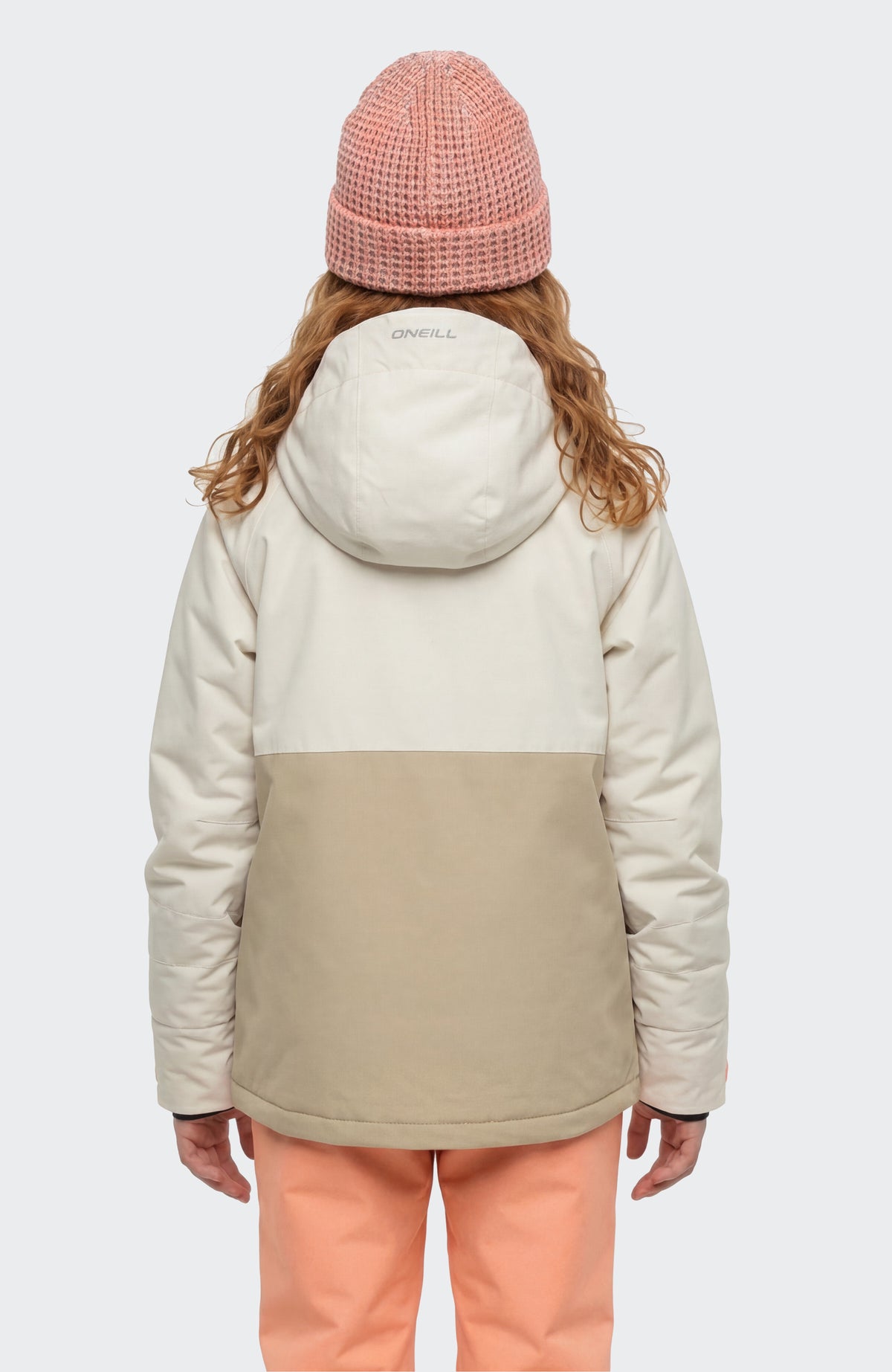 FWC'Cruz Raglan Skijacke für Mädchen in Weiß, Rückansicht am Model mit Logo auf der Kapuze