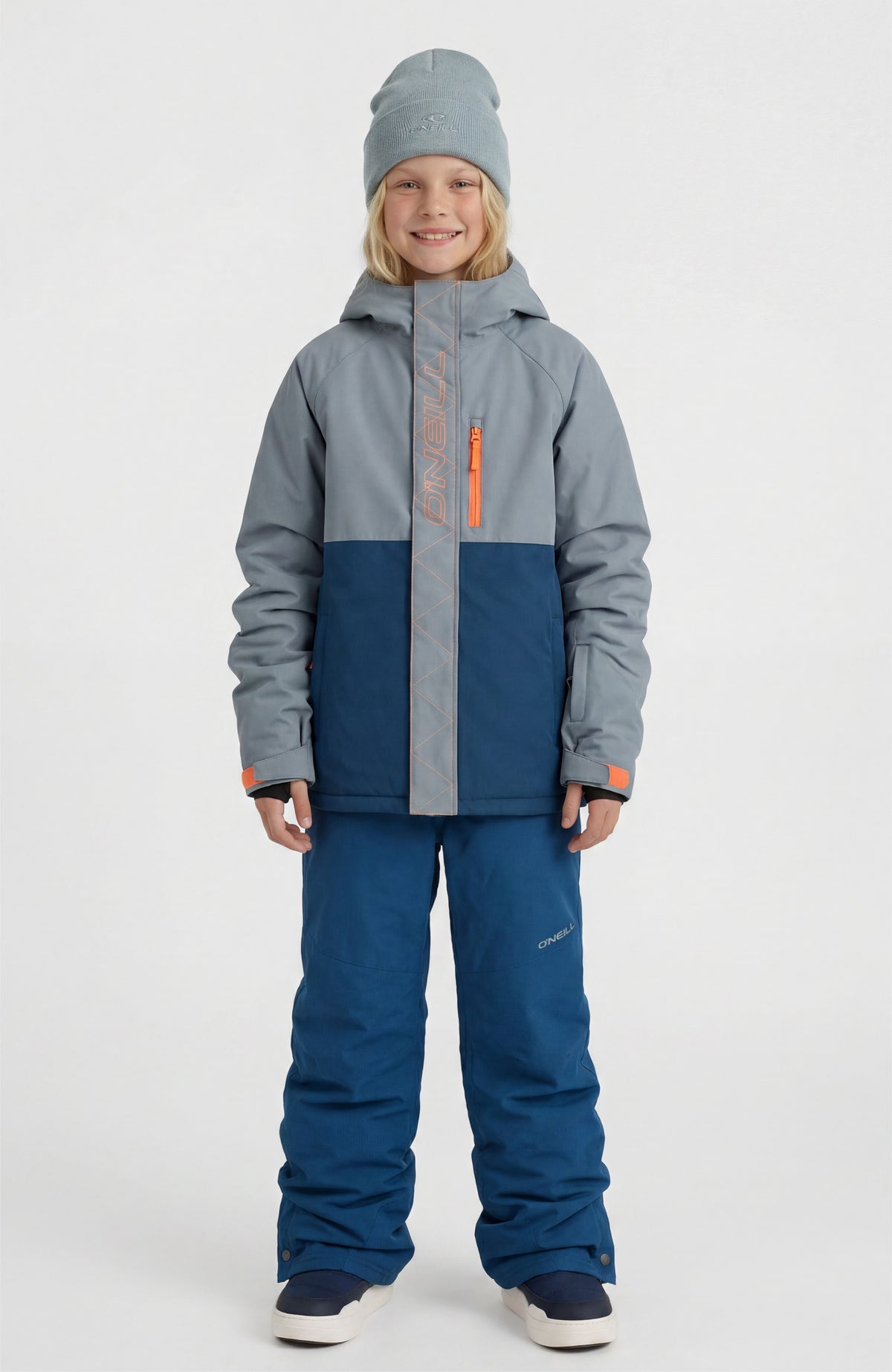 FWC'Cruz Raglan Skijacke für Mädchen, blau, Ganzkörperansicht am Model, mit passender Skihose