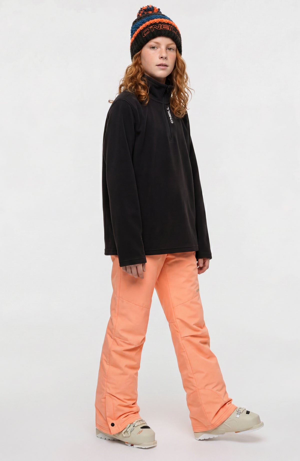 FWC'Cruz Skihose für Mädchen in Orange, Ganzkörperansicht am Model von der Seite
