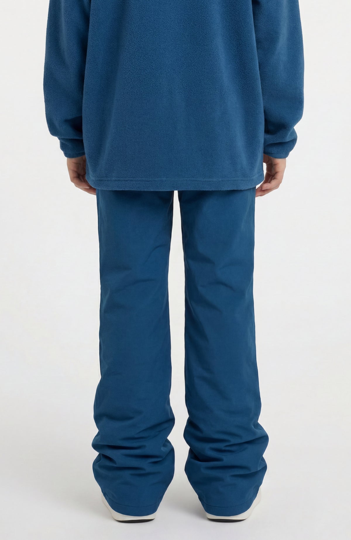 FWC'Cruz Skihose für Mädchen, blau, Rückansicht am Model mit Hosenbeinen und Saumabschlüssen