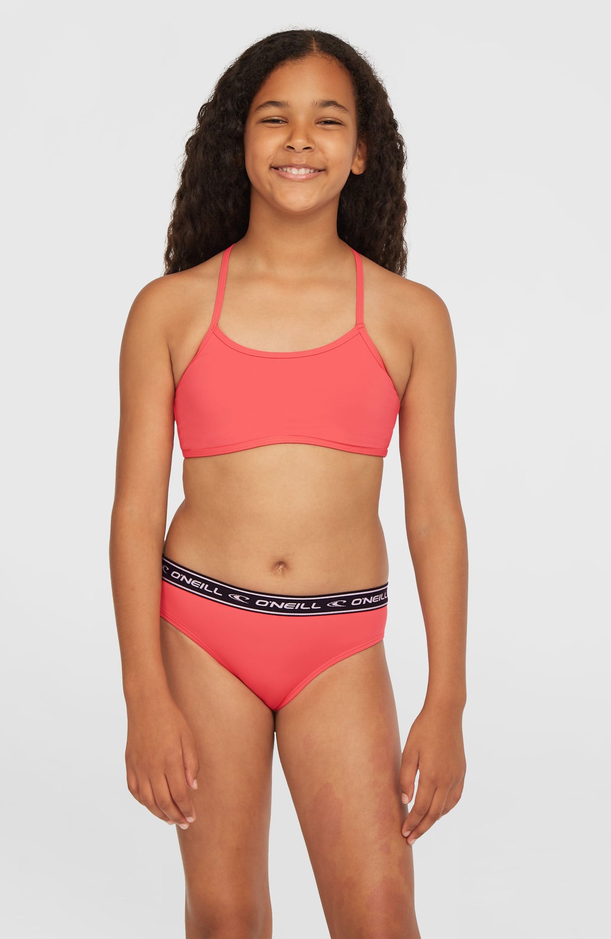 O'Neill Sportclub Bikini-Set für Mädchen, pink, Vorderansicht, getragen am Model mit elastischem Logobund