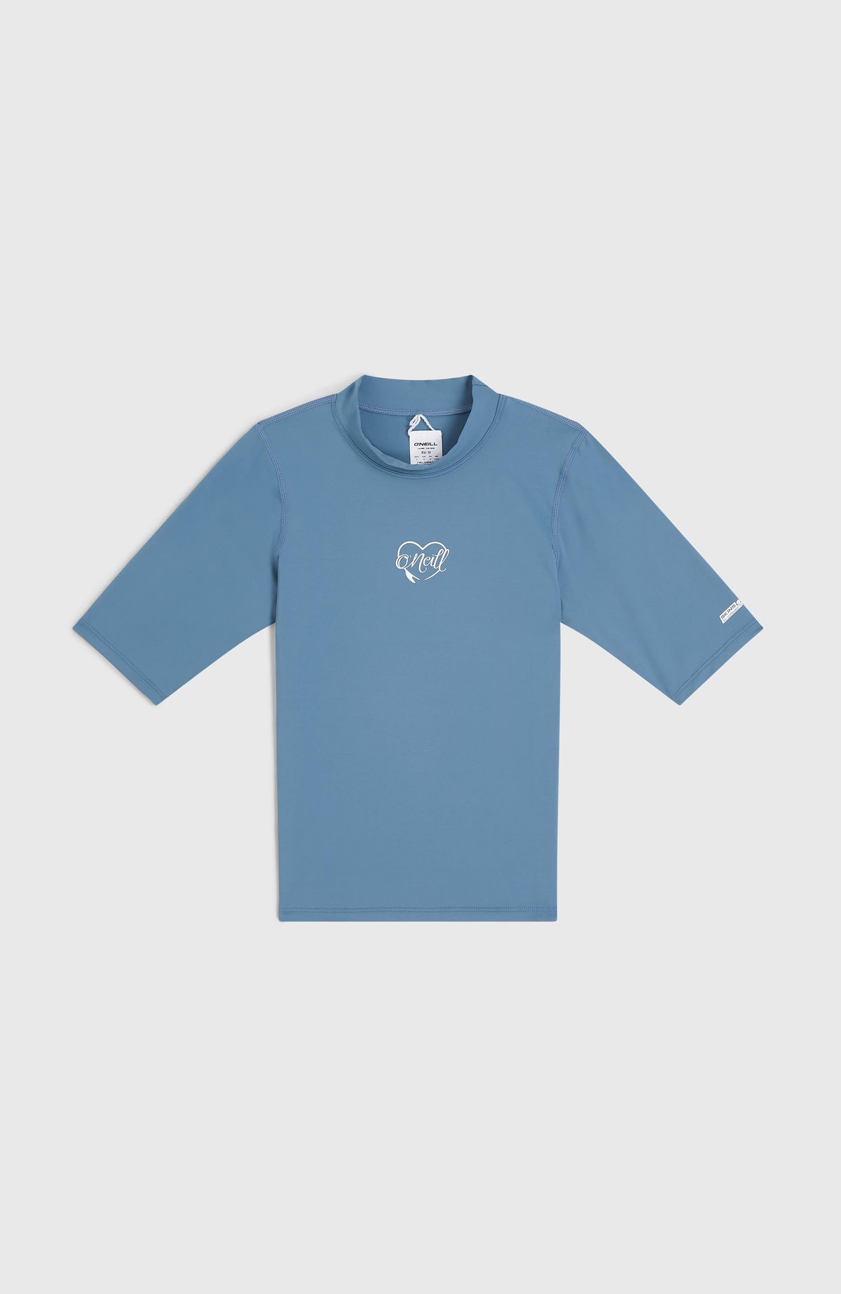 Essentials Shortsleeve-Schwimmshirt für Mädchen, blau mit Logo-Print in Weiß, flach liegend von vorne