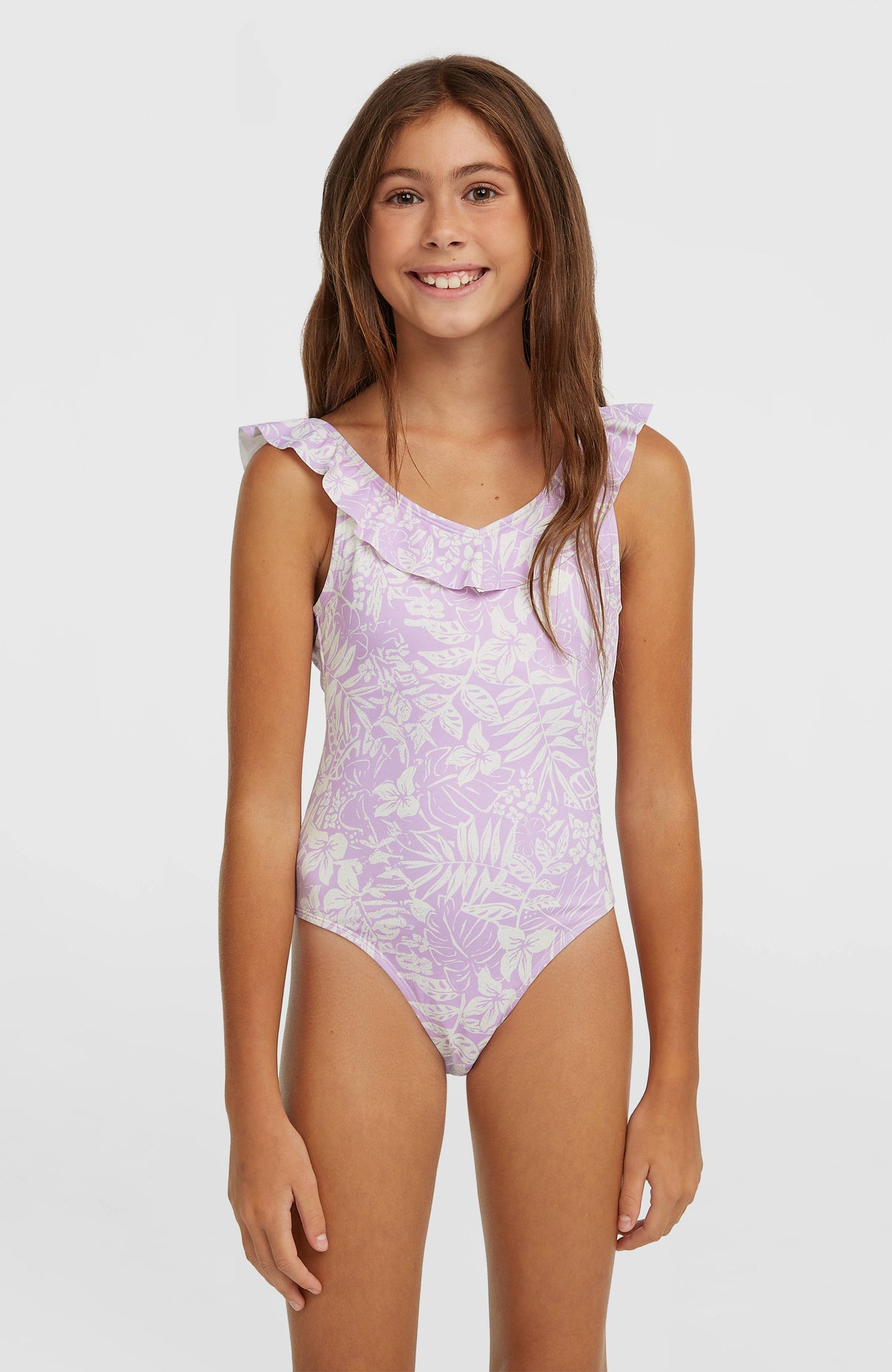O'Neill Tropics Badeanzug für Mädchen, lila mit Blumenmuster in Weiß, Vorderansicht am Model mit Rüschendetail