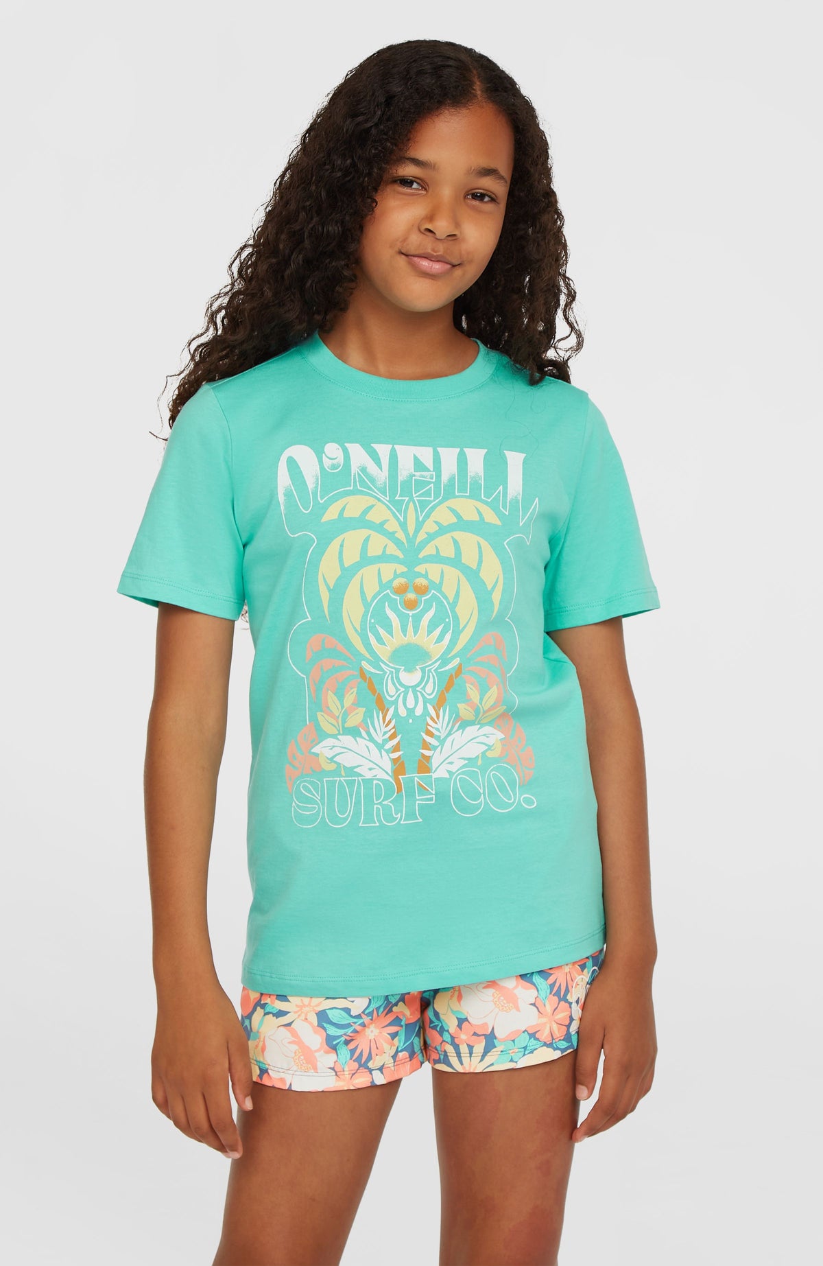 O'Neill Front Graphic T-Shirt für Mädchen, blau mit Grafik-Print in Gelb und Weiß, Vorderansicht am Model