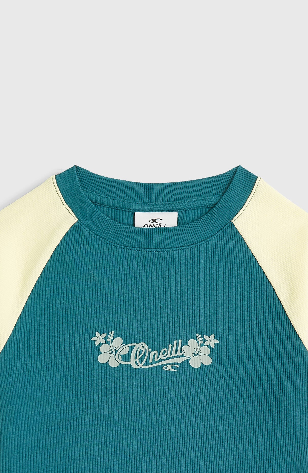Colour-Block Rib T-Shirt für Mädchen, grün, Nahaufnahme von Rundhalsausschnitt und Logo-Print