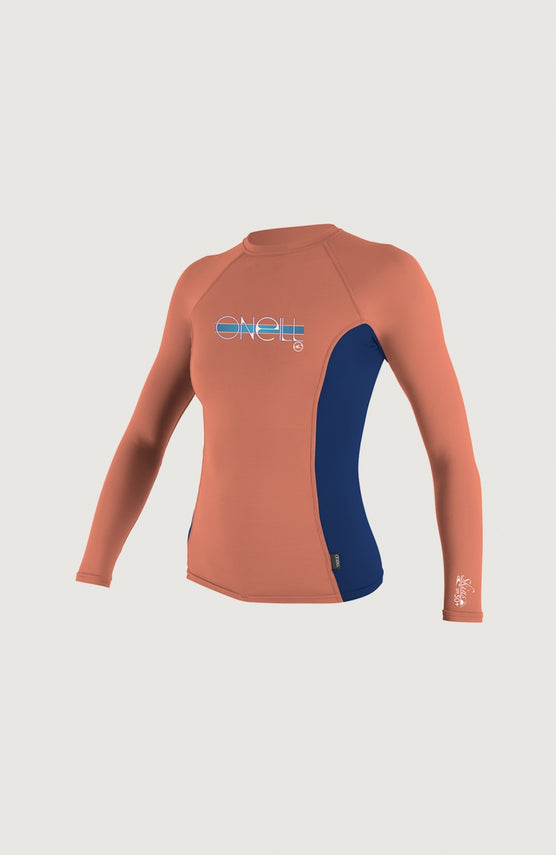 O'Neill Skins Long Sleeve Crew Schwimmshirt für Mädchen, rot mit Logo-Print, freigestellt von vorne