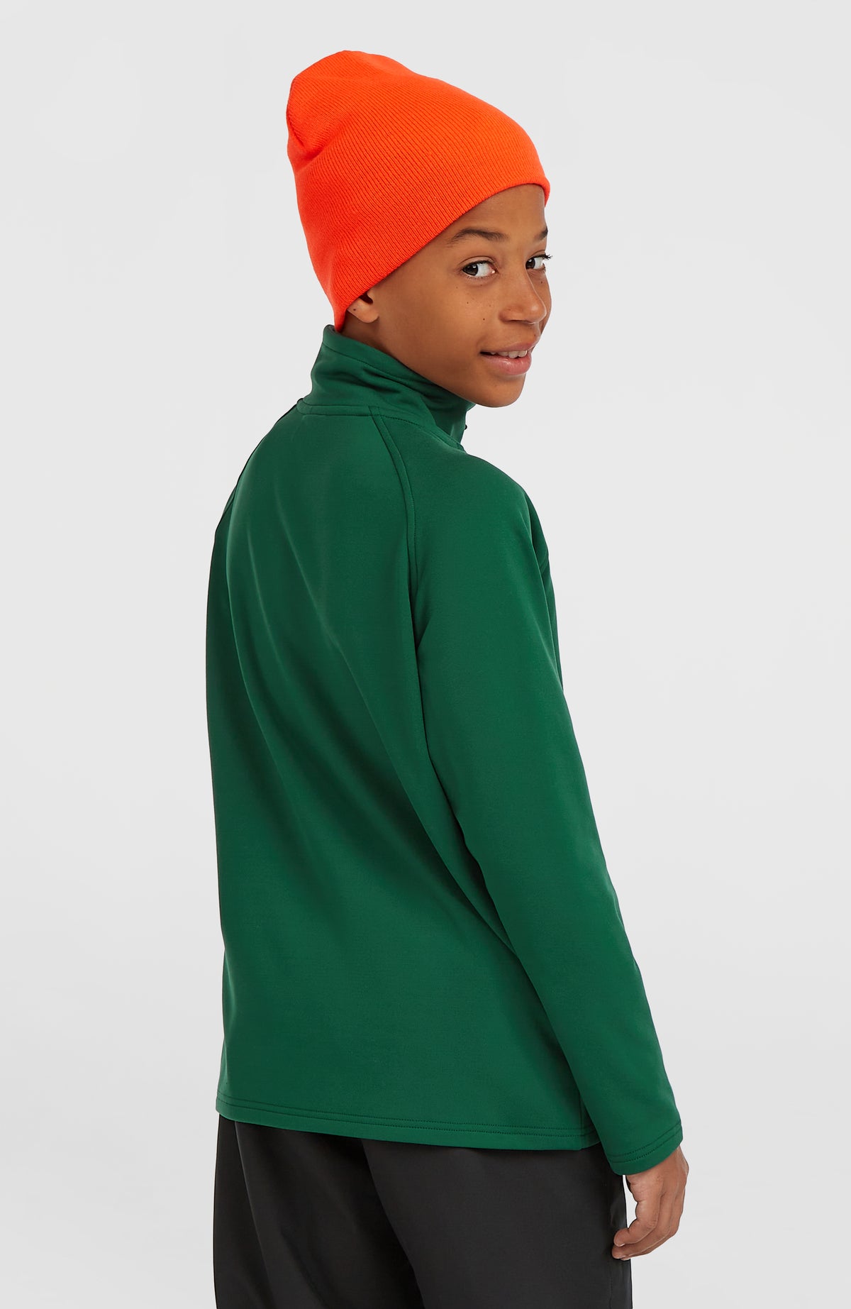 FWC'Cruz Fleecepullover für Jungen, grün, Ansicht von schräg hinten am Model